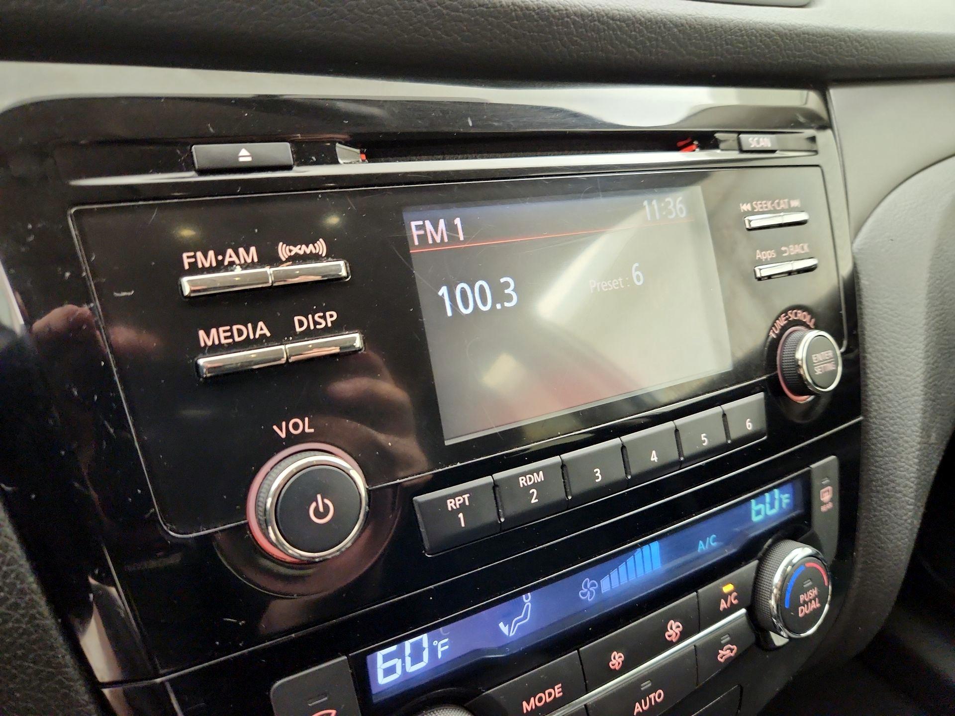 Thumbnail: 2015 Nissan Rogue - 15