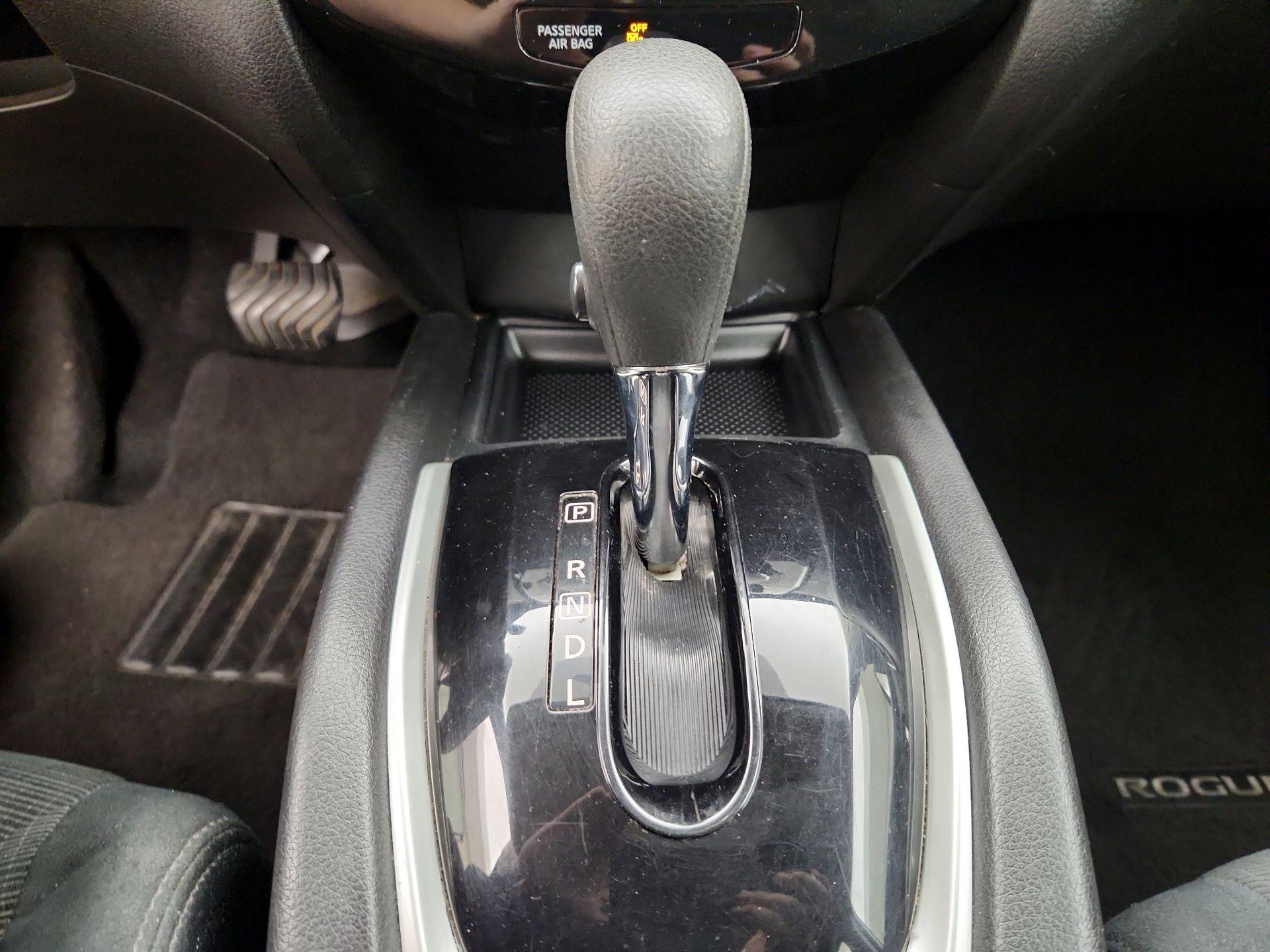 Thumbnail: 2015 Nissan Rogue - 17