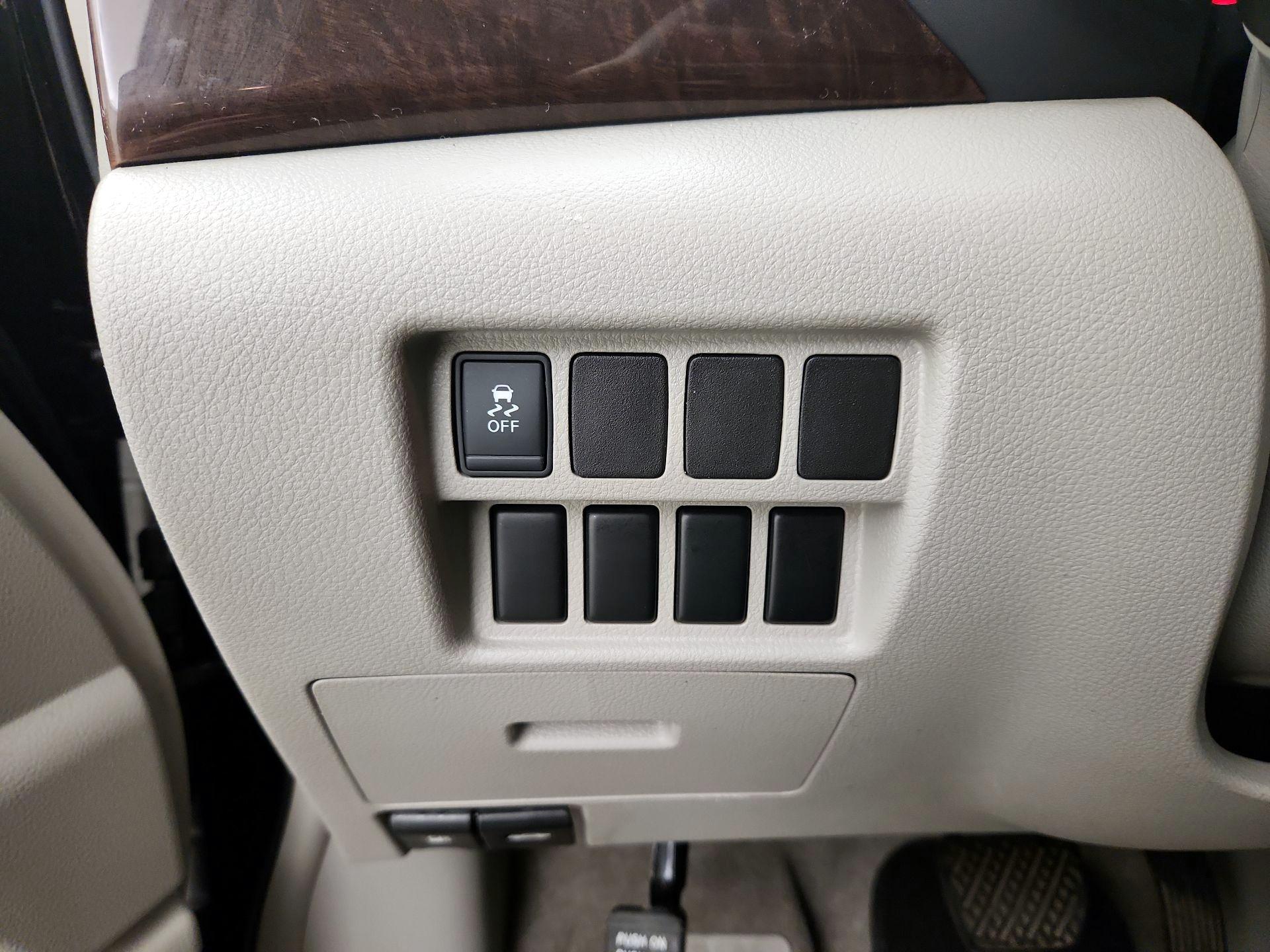 Thumbnail: 2015 Nissan Quest - 13