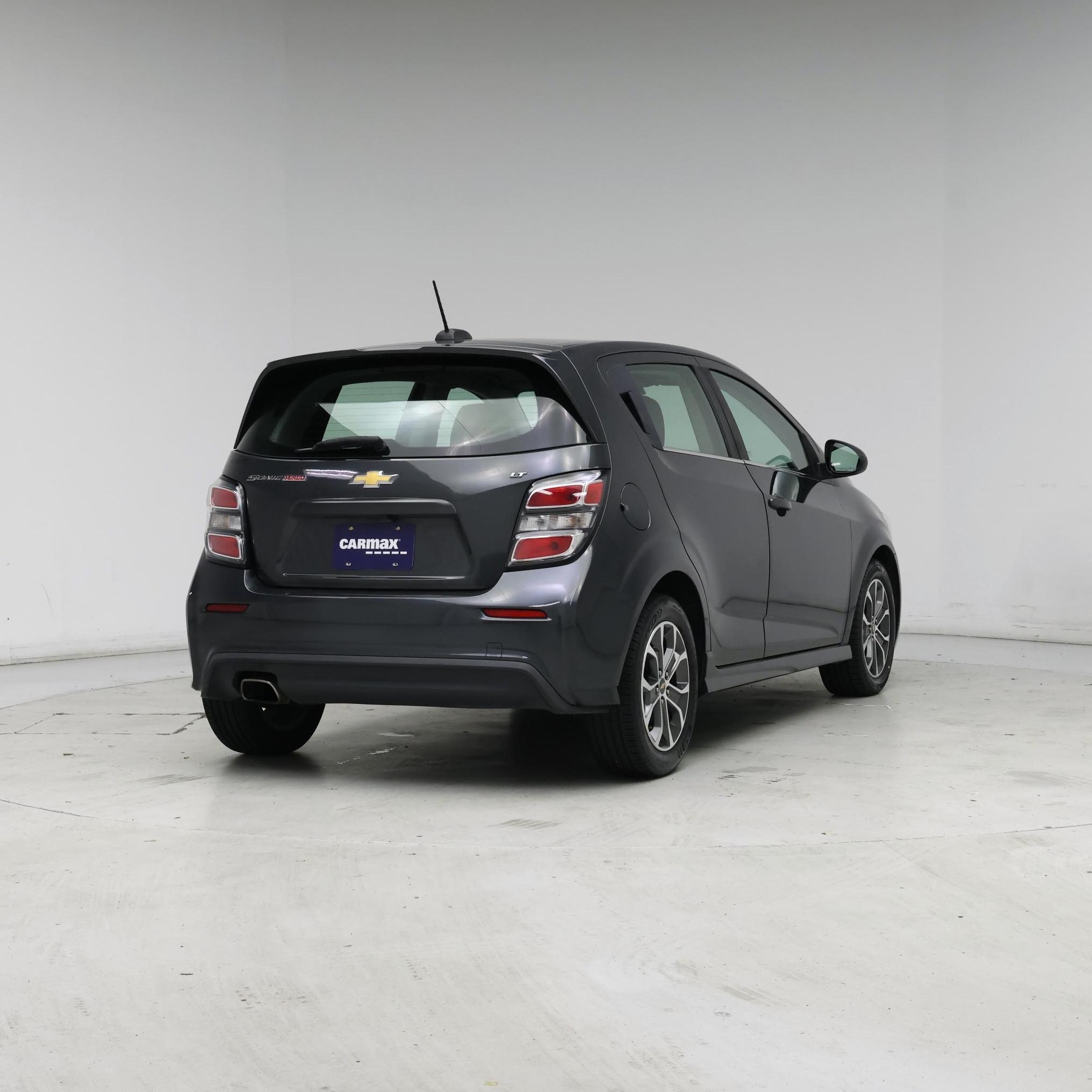 Thumbnail: 2017 Chevrolet Sonic - 8