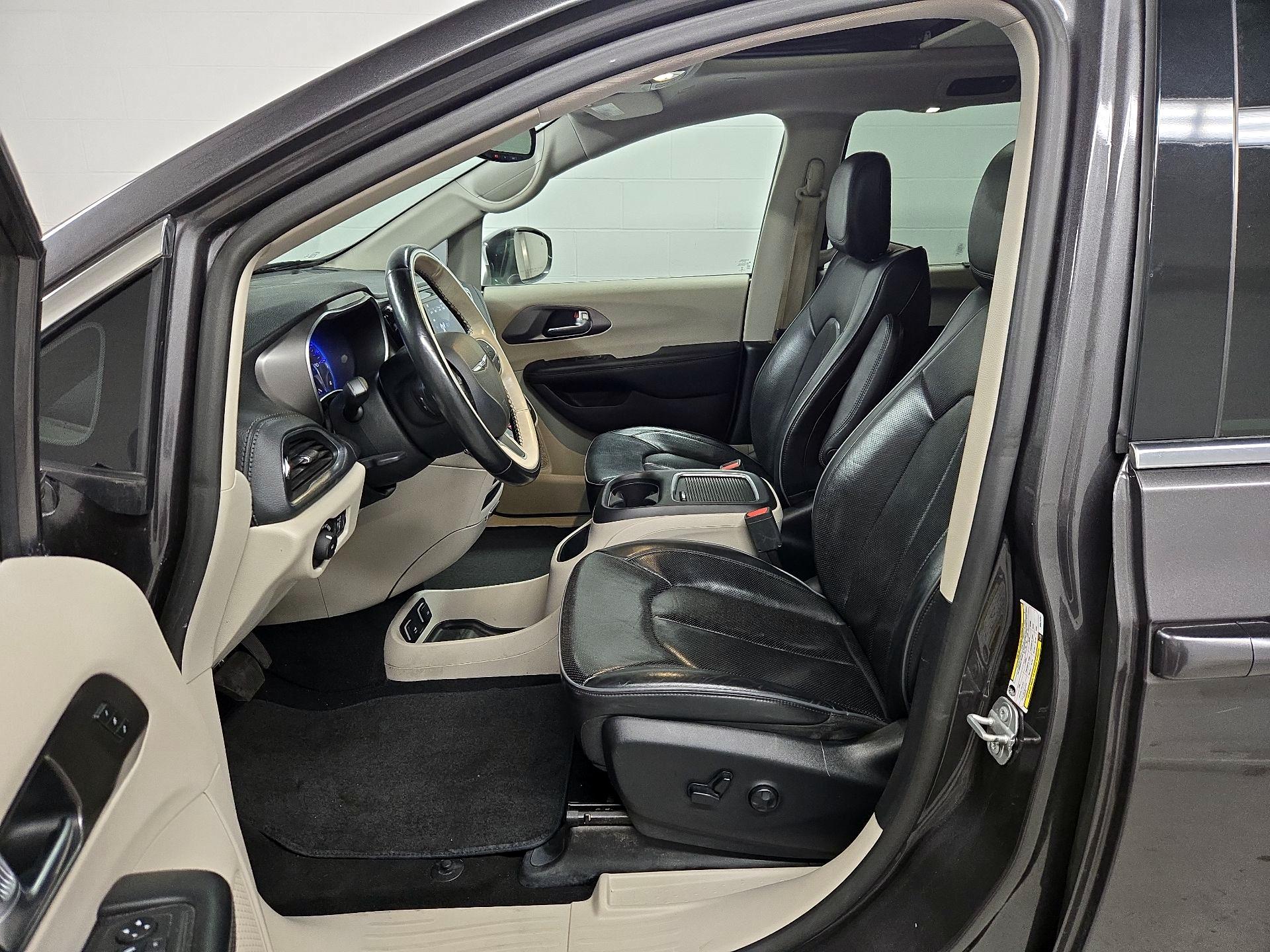 Thumbnail: 2019 Chrysler Pacifica - 11