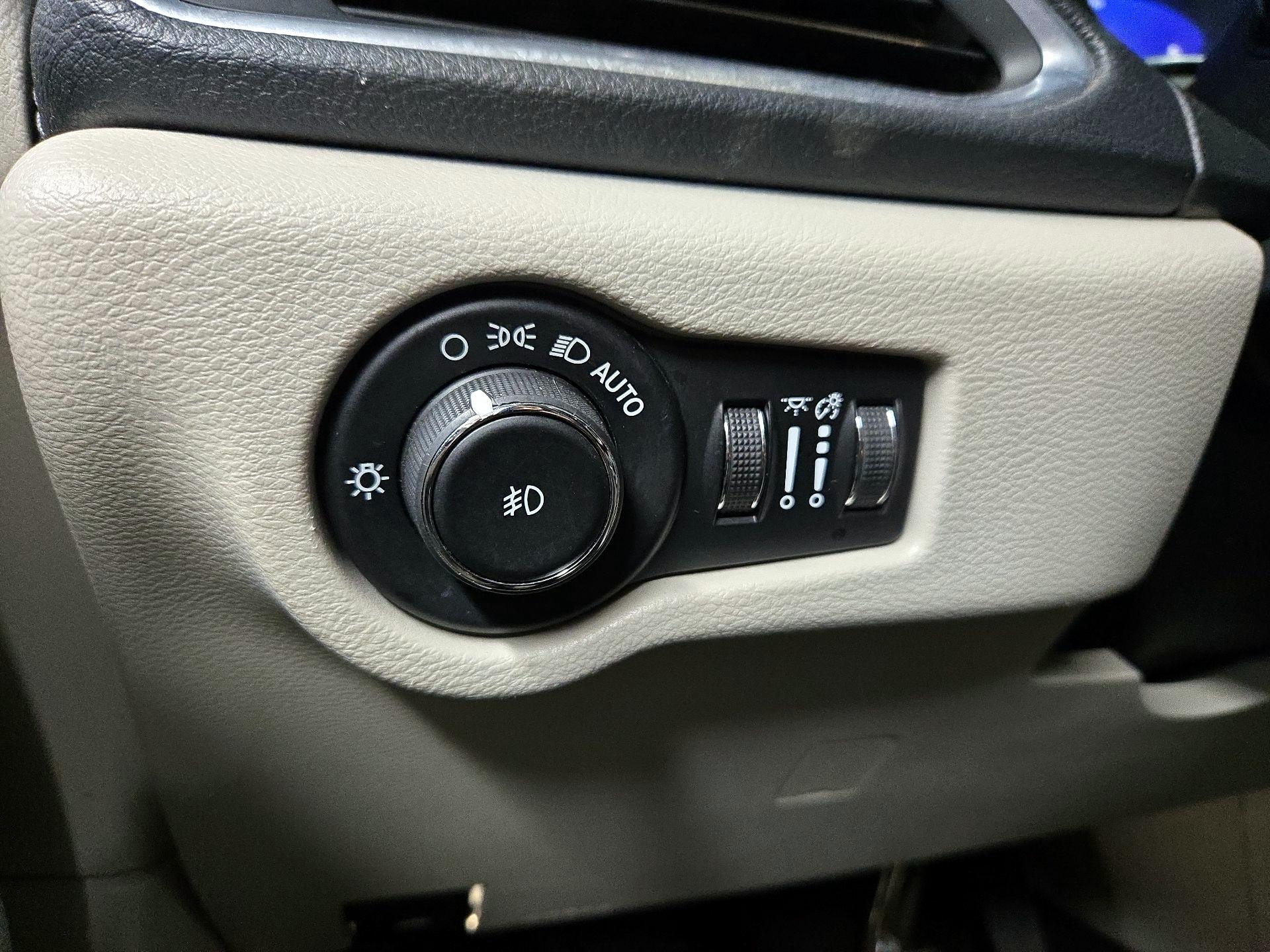 Thumbnail: 2019 Chrysler Pacifica - 13