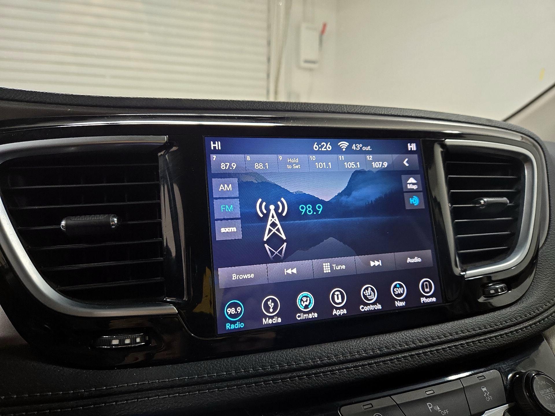 Thumbnail: 2019 Chrysler Pacifica - 15