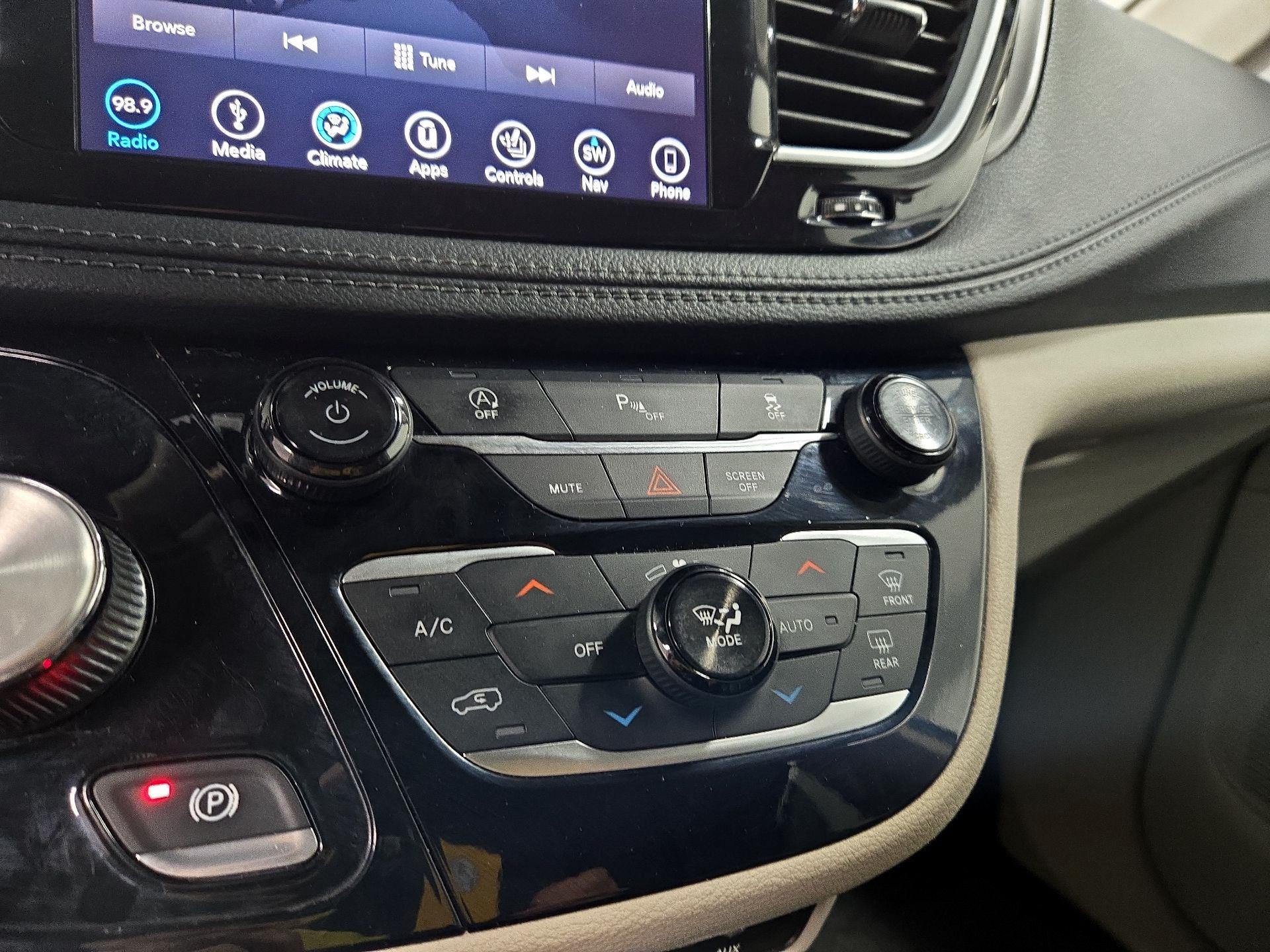 Thumbnail: 2019 Chrysler Pacifica - 16