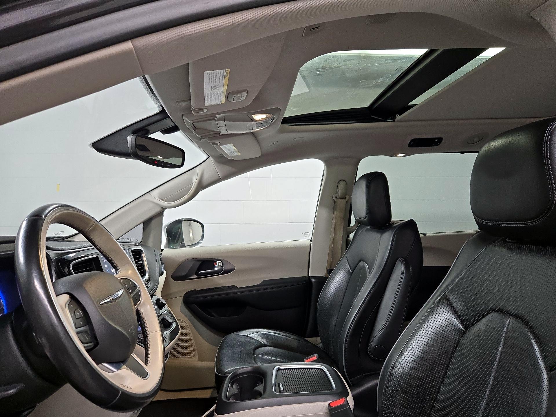 Thumbnail: 2019 Chrysler Pacifica - 19