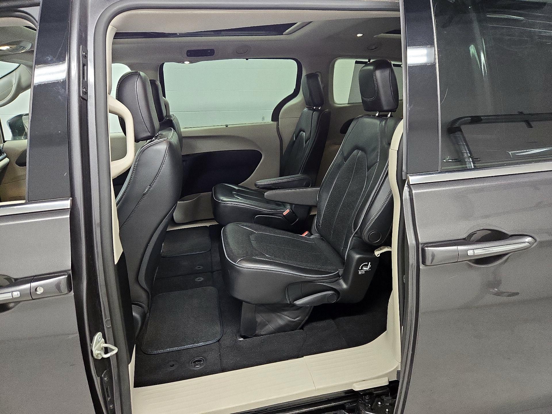 Thumbnail: 2019 Chrysler Pacifica - 20