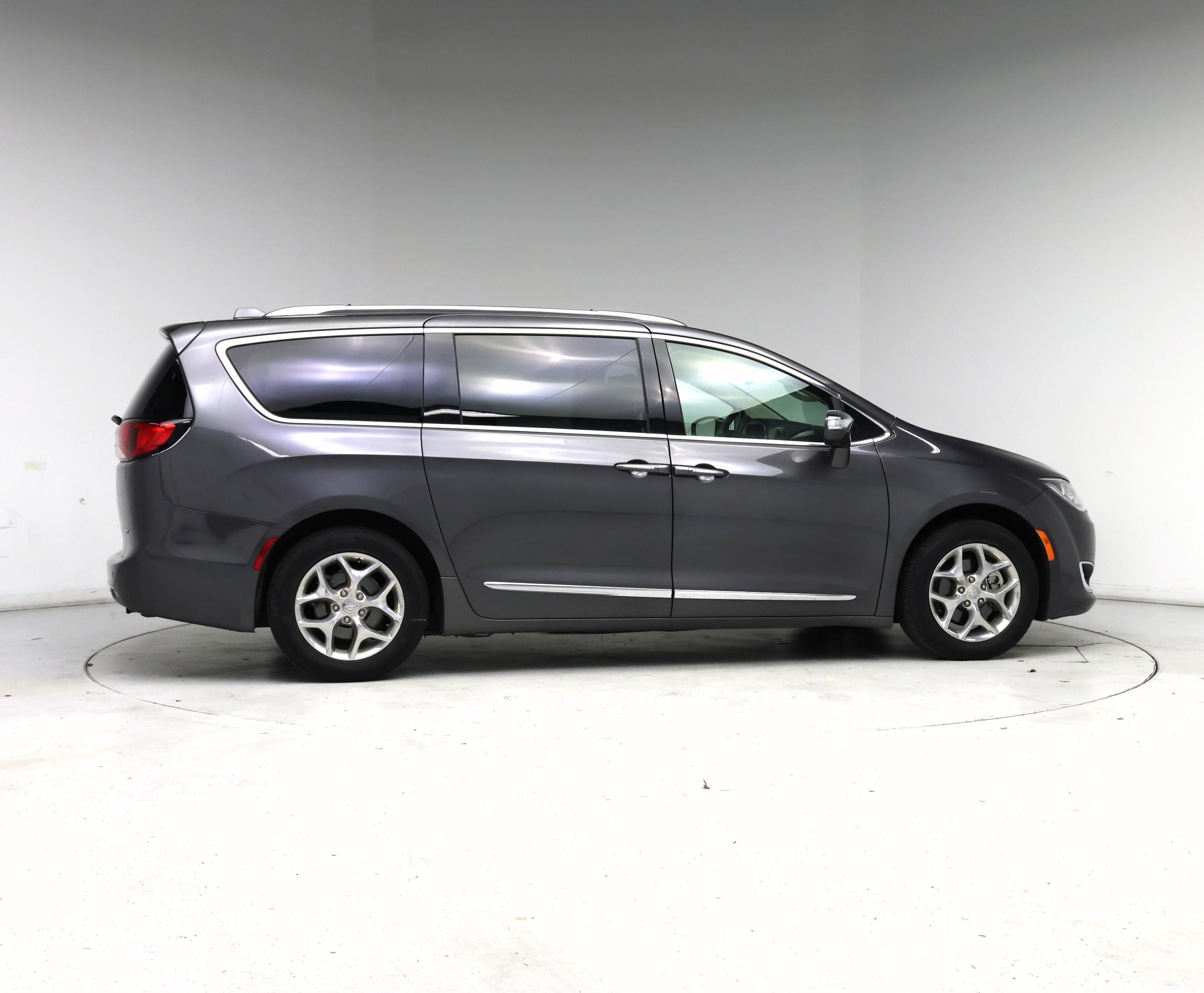 Thumbnail: 2019 Chrysler Pacifica - 7