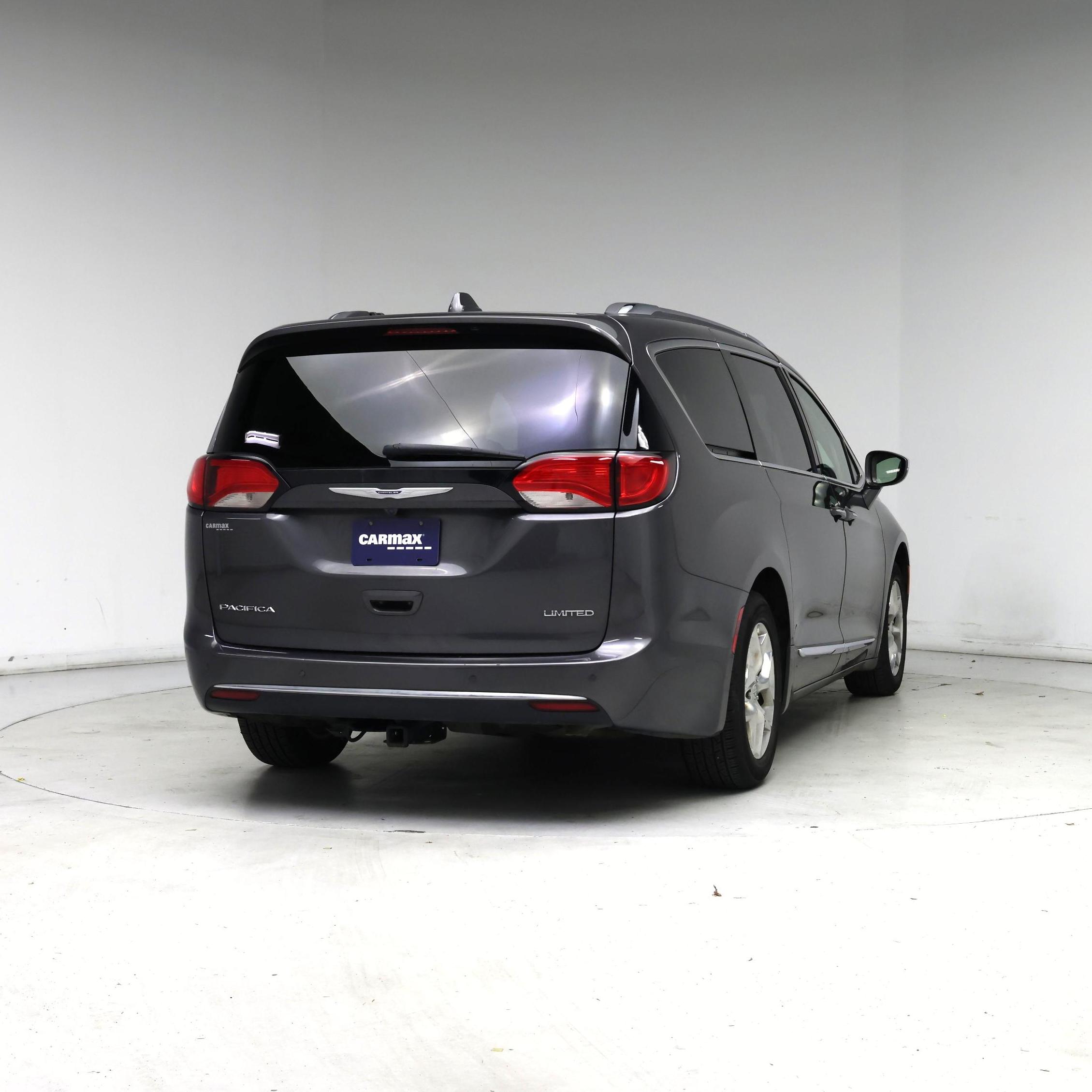 Thumbnail: 2019 Chrysler Pacifica - 8