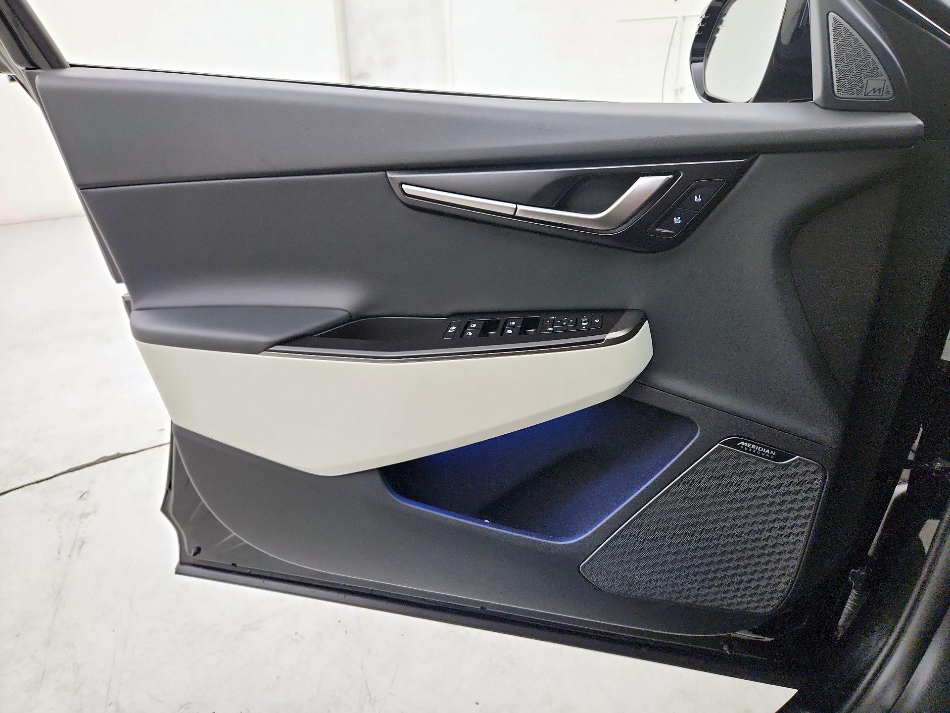 Thumbnail: 2025 Kia EV6 - 12