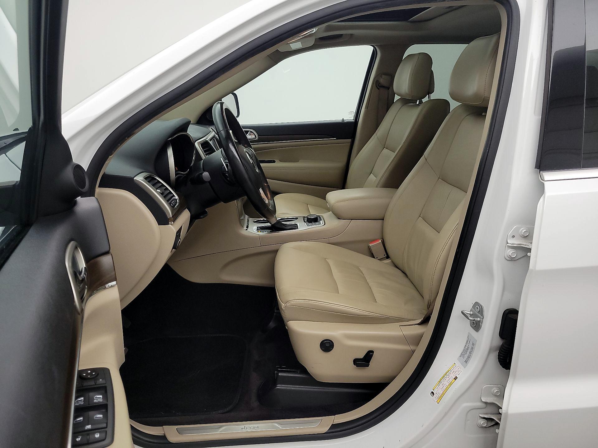 Thumbnail: 2016 Jeep Grand Cherokee - 11