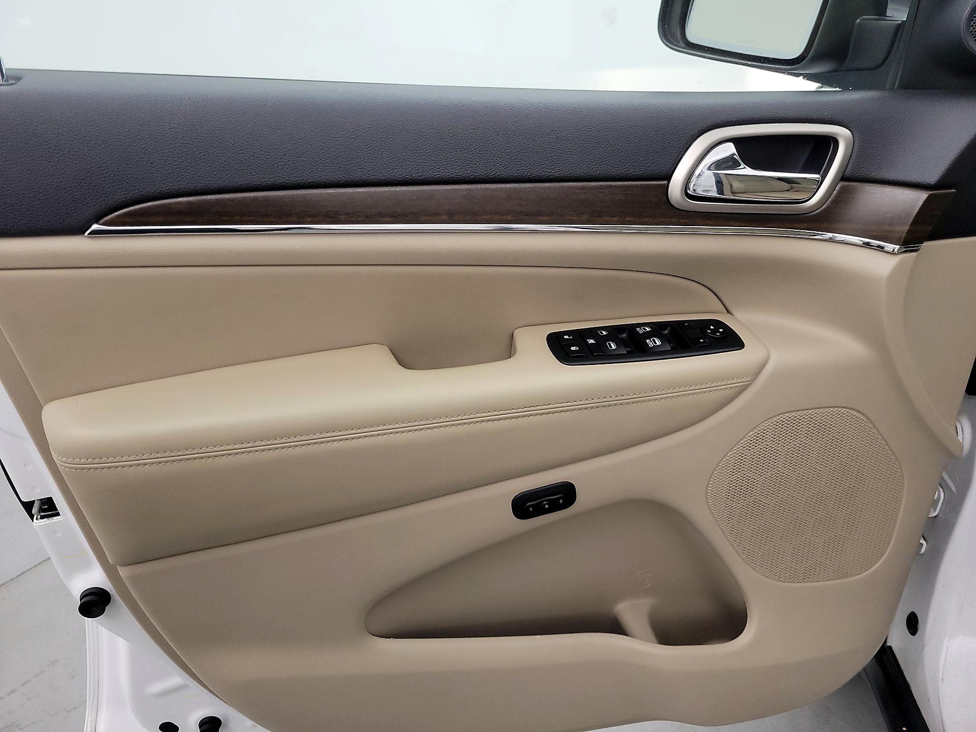 Thumbnail: 2016 Jeep Grand Cherokee - 12