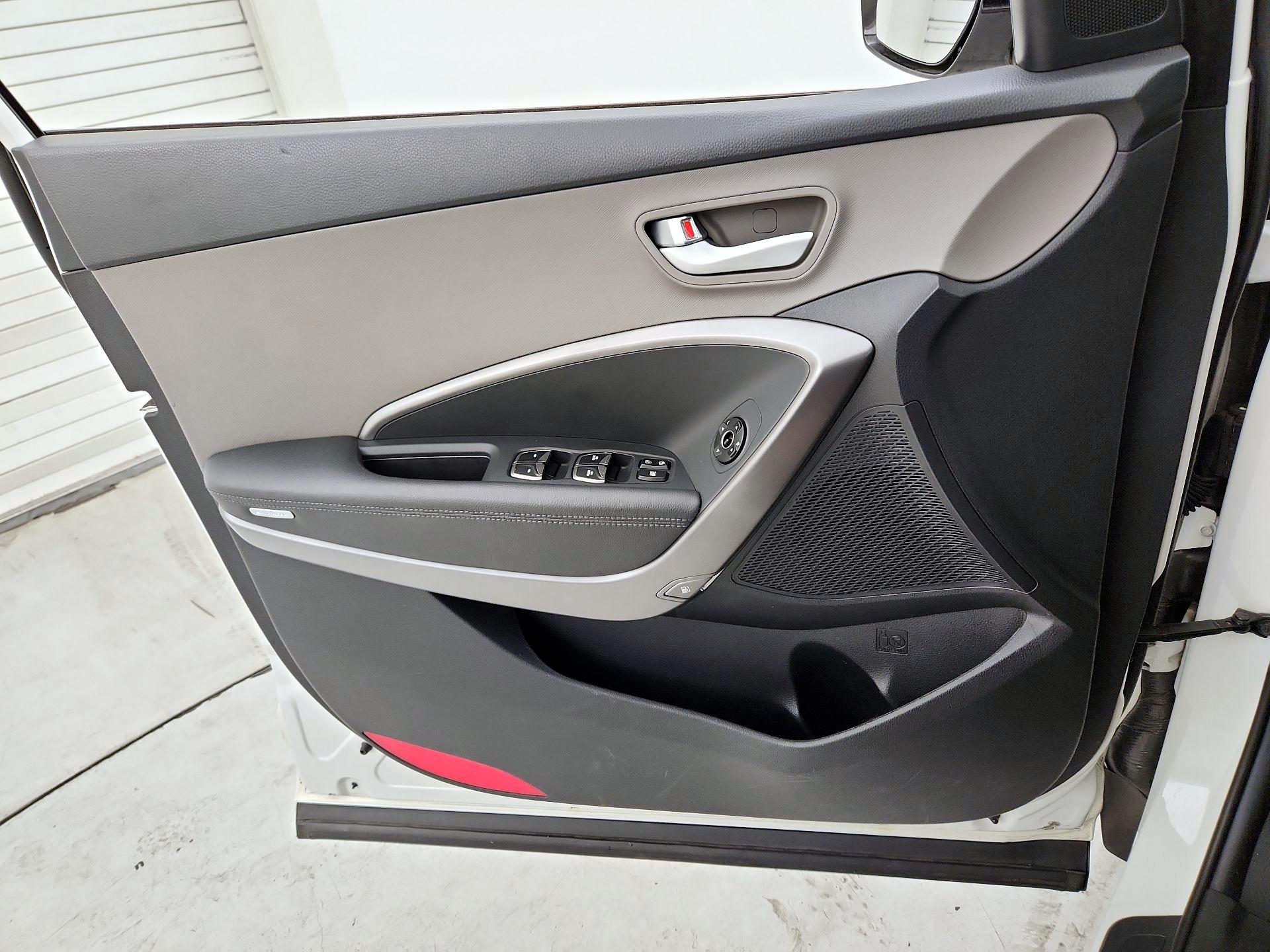 Thumbnail: 2015 Hyundai Santa Fe - 12