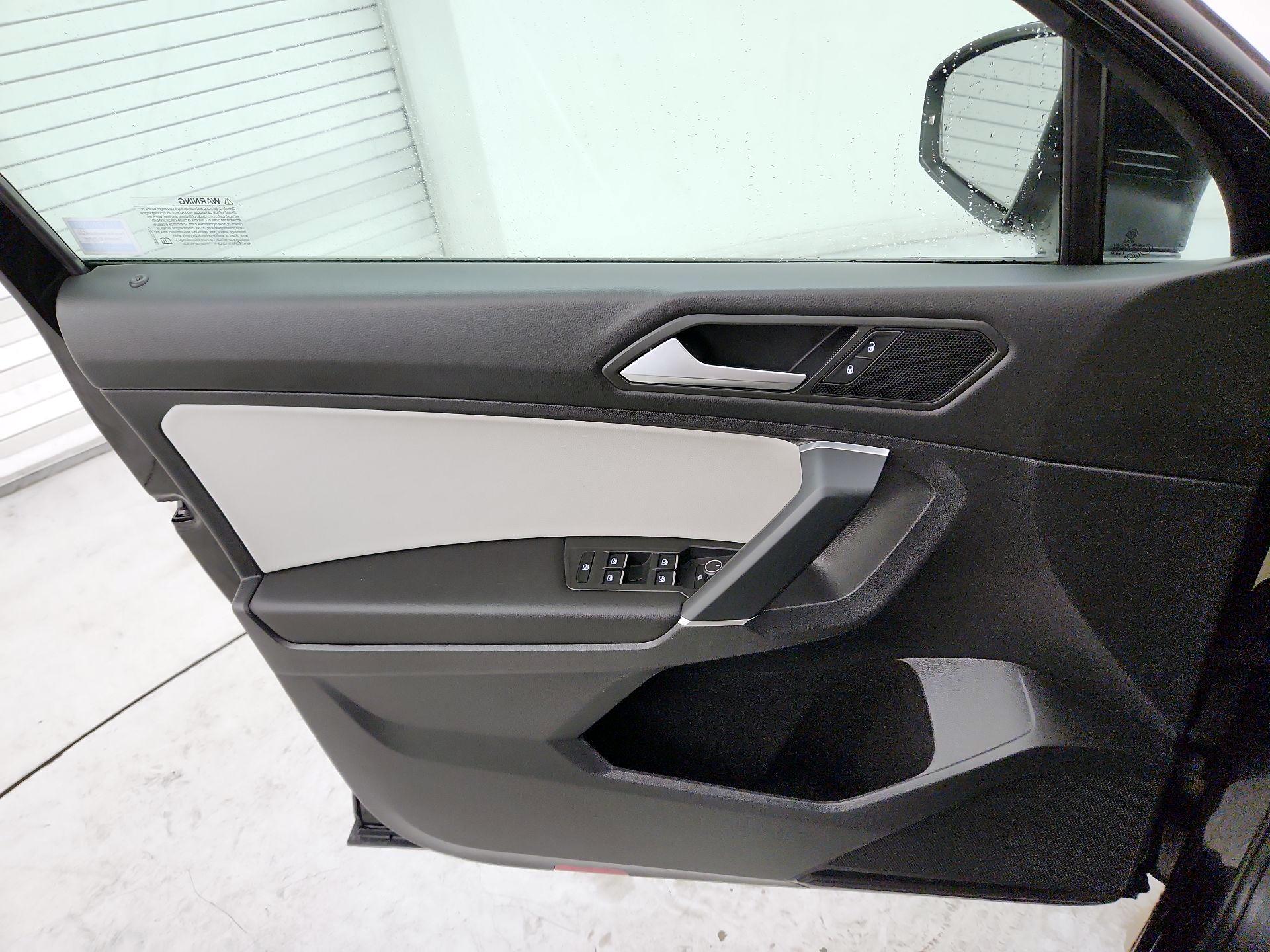 Thumbnail: 2020 Volkswagen Tiguan - 12