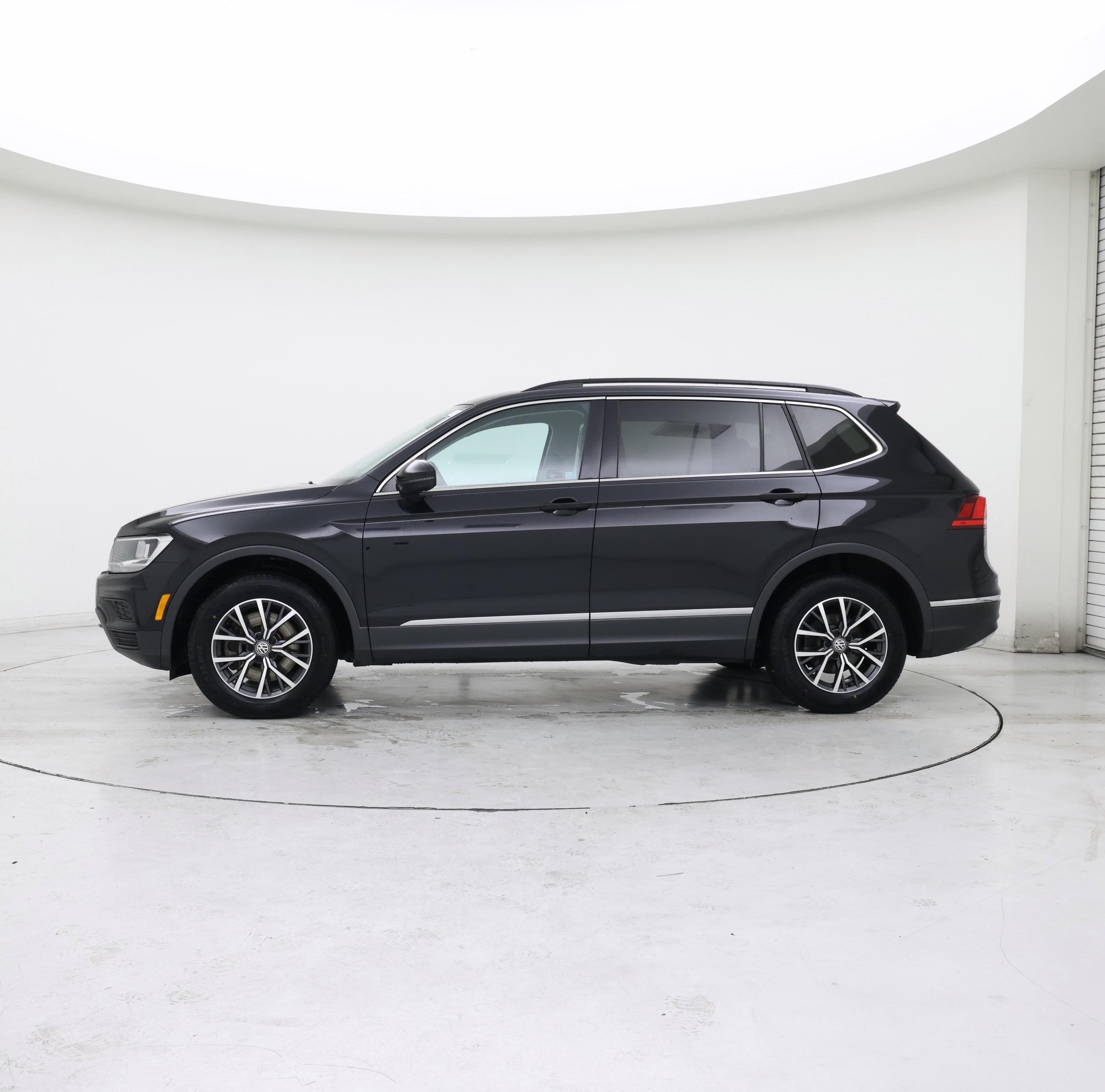 Thumbnail: 2020 Volkswagen Tiguan - 3