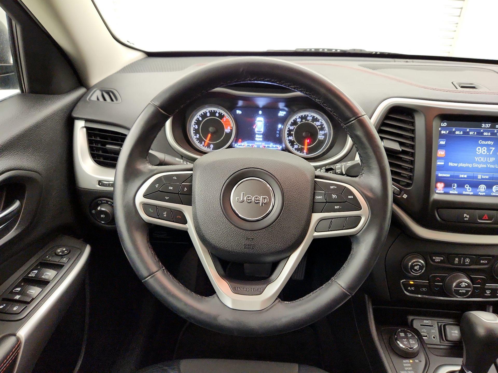 Thumbnail: 2018 Jeep Cherokee - 10