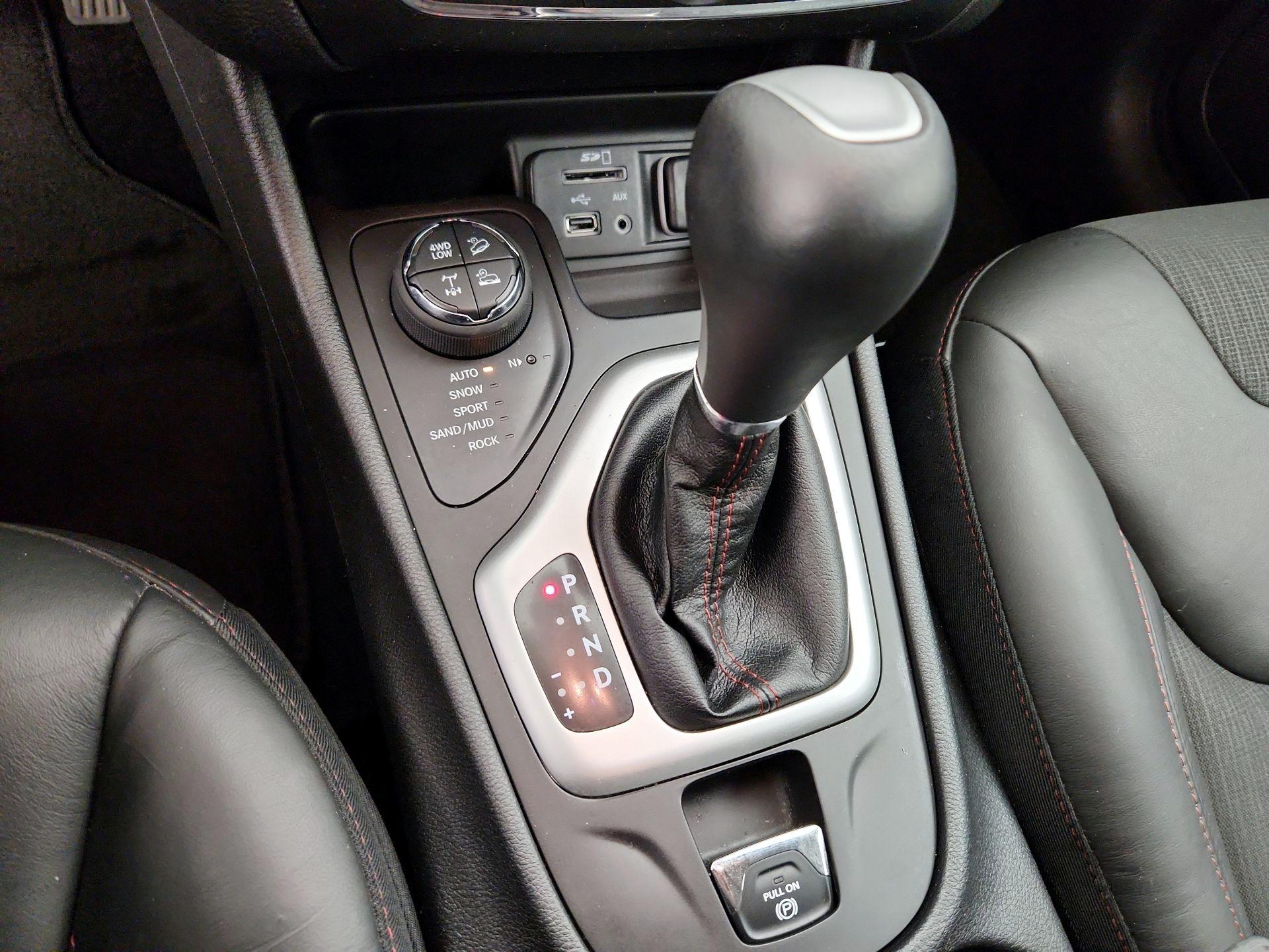 Thumbnail: 2018 Jeep Cherokee - 17