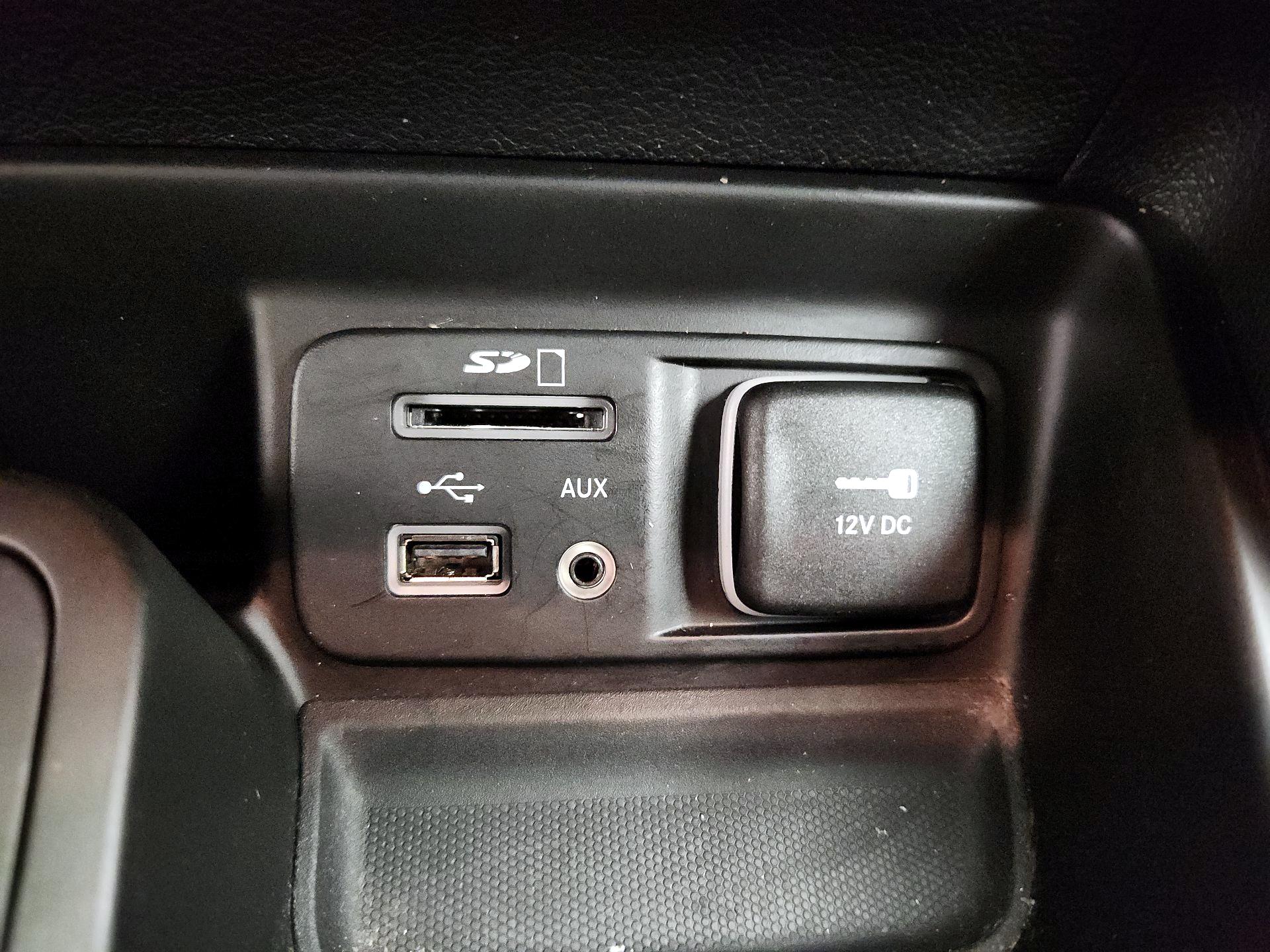 Thumbnail: 2018 Jeep Cherokee - 18