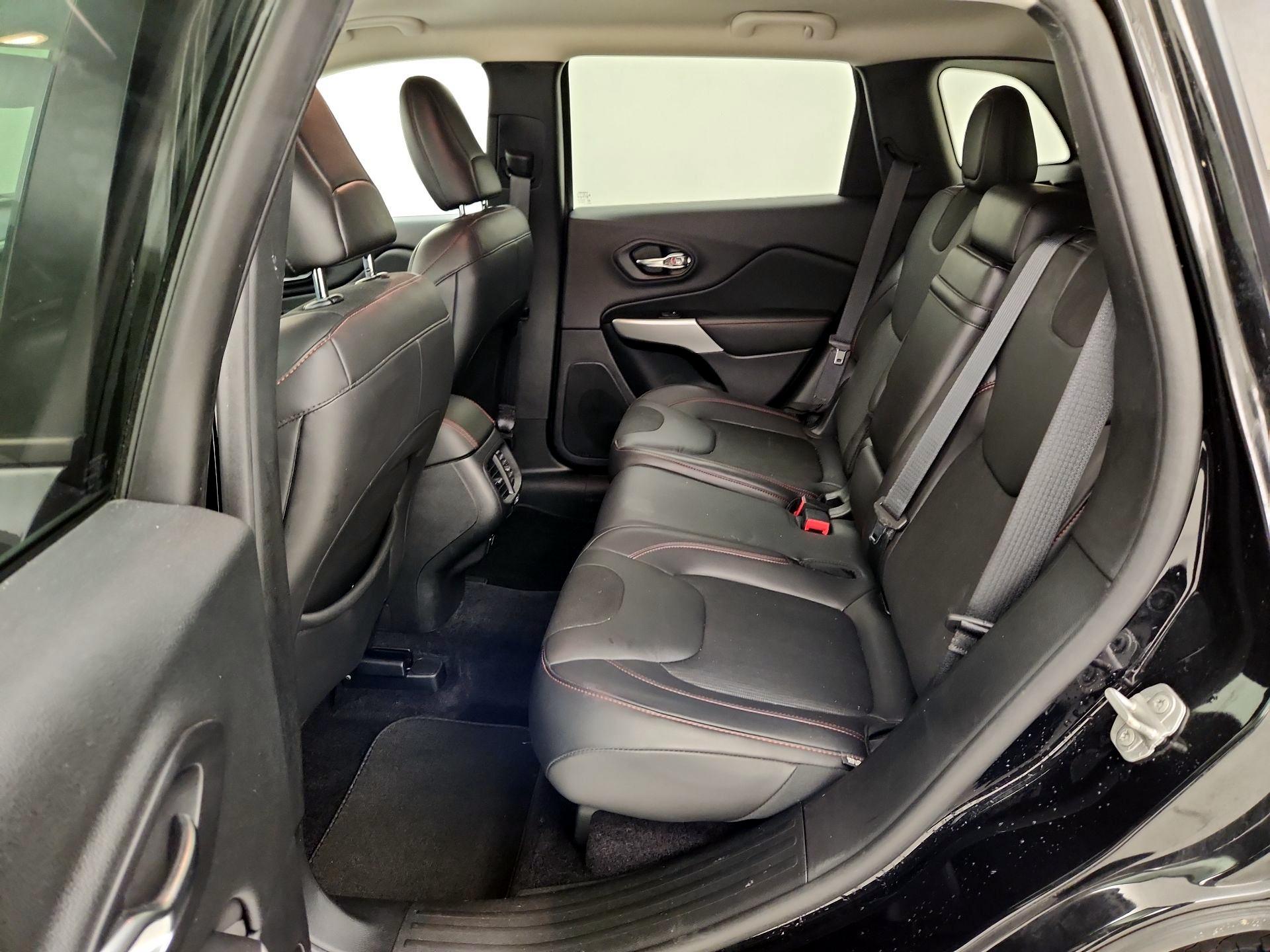 Thumbnail: 2018 Jeep Cherokee - 19