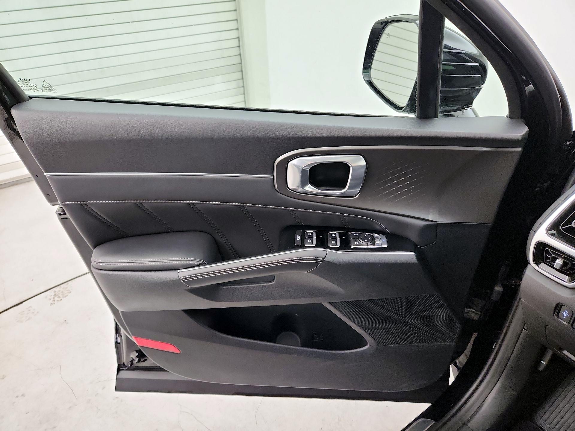 Thumbnail: 2023 Kia Sorento - 12