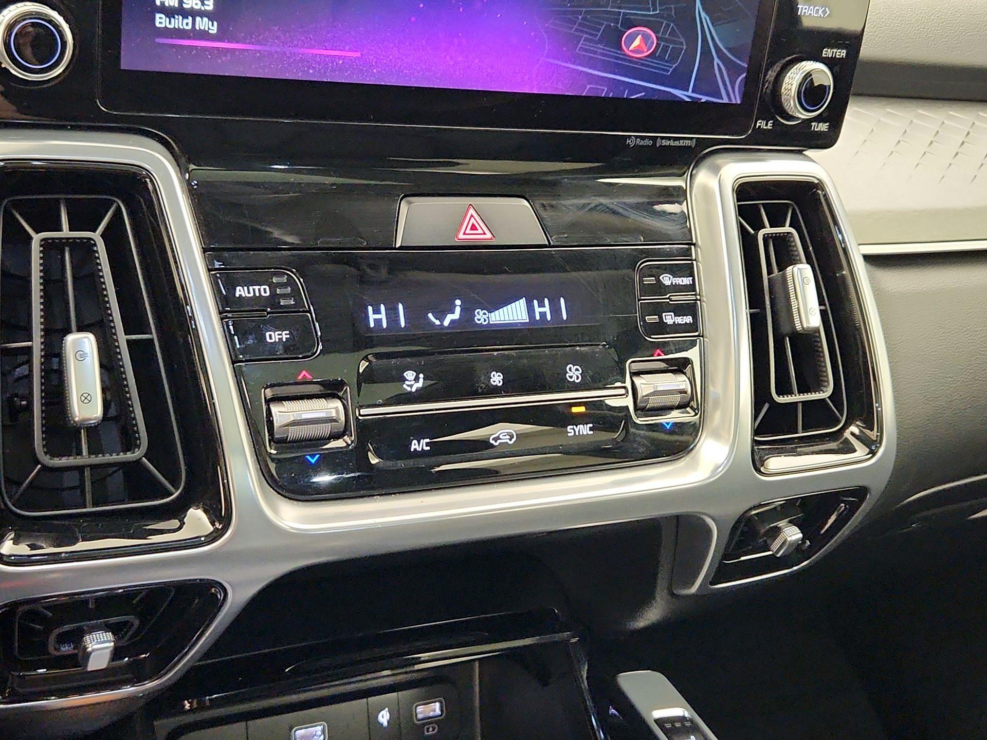 Thumbnail: 2023 Kia Sorento - 17