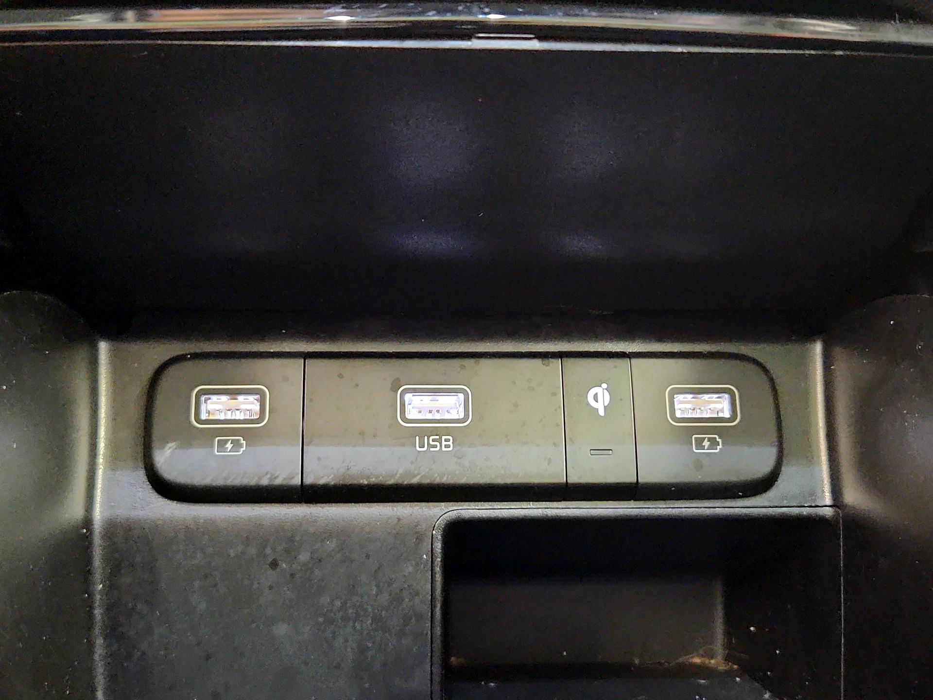 Thumbnail: 2023 Kia Sorento - 19