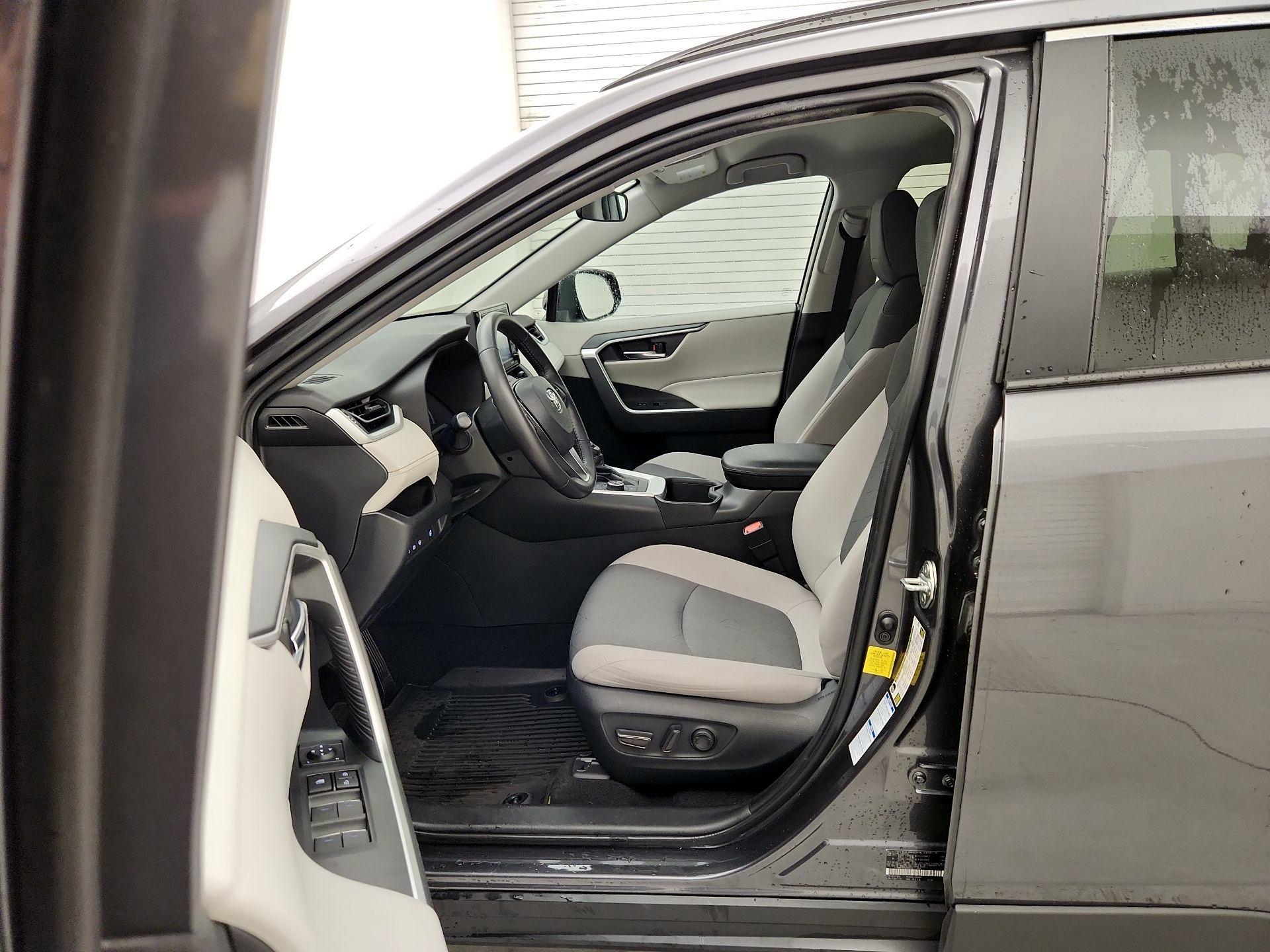 Thumbnail: 2022 Toyota RAV4 - 11