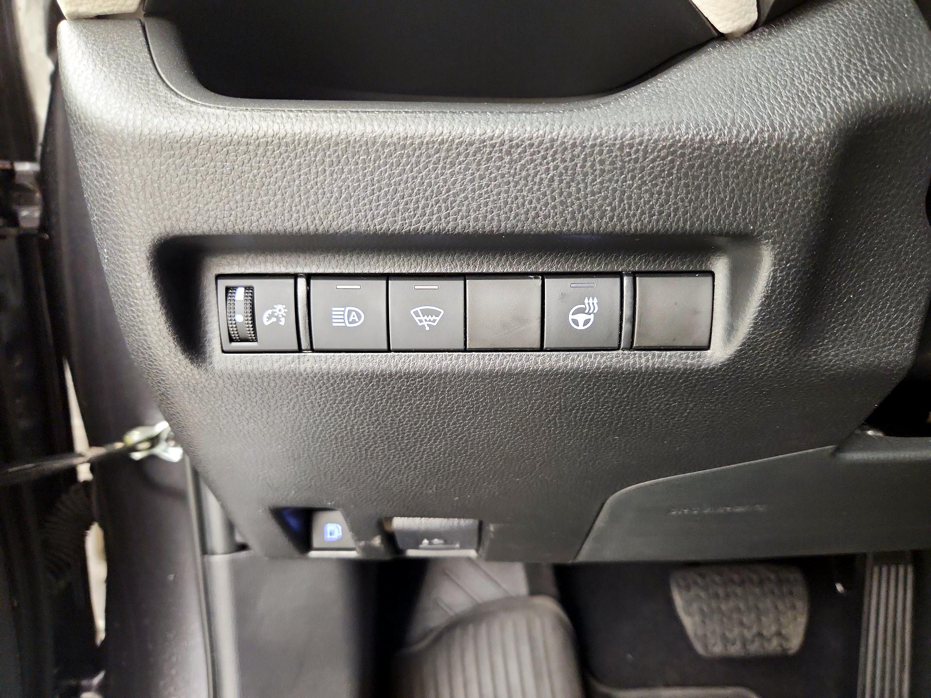 Thumbnail: 2022 Toyota RAV4 - 13