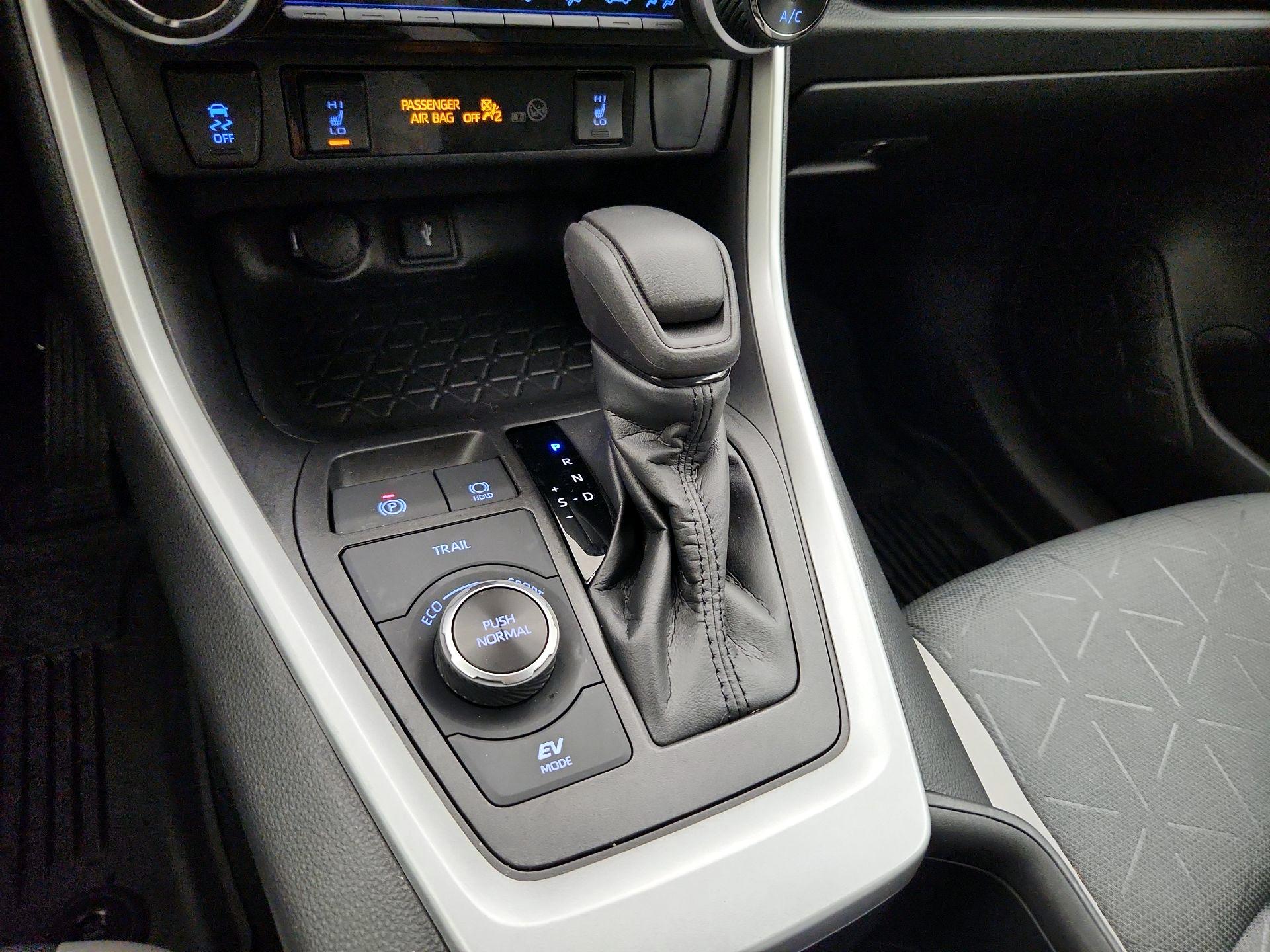 Thumbnail: 2022 Toyota RAV4 - 17