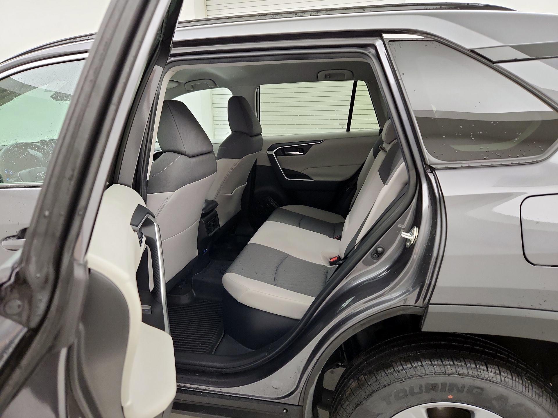 Thumbnail: 2022 Toyota RAV4 - 19