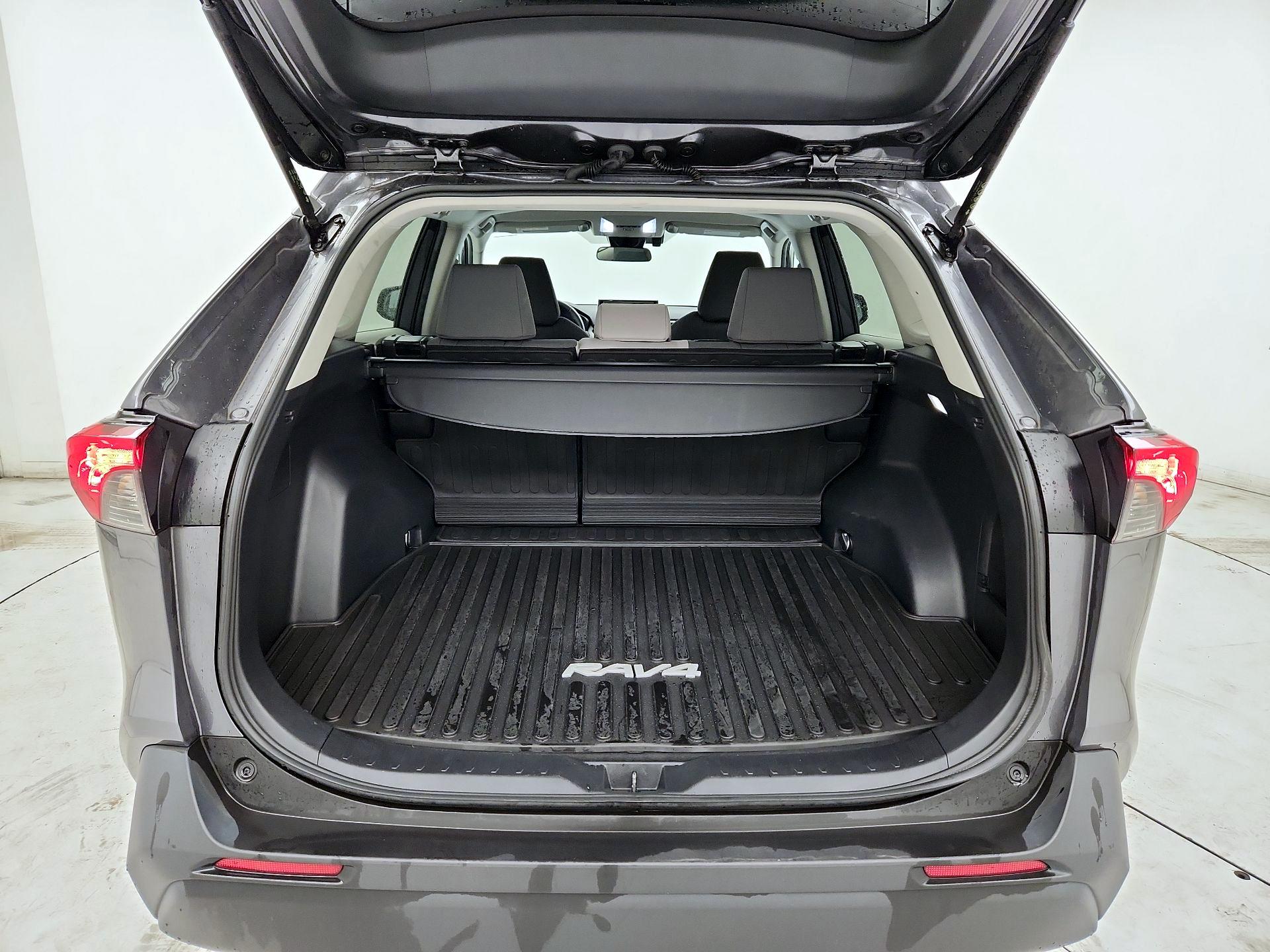 Thumbnail: 2022 Toyota RAV4 - 20