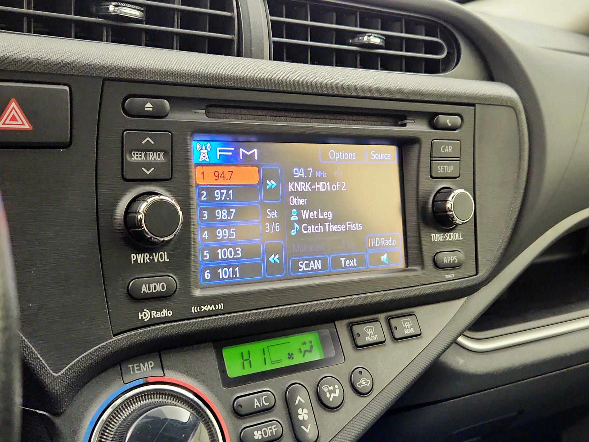 Thumbnail: 2014 Toyota Prius c - 14