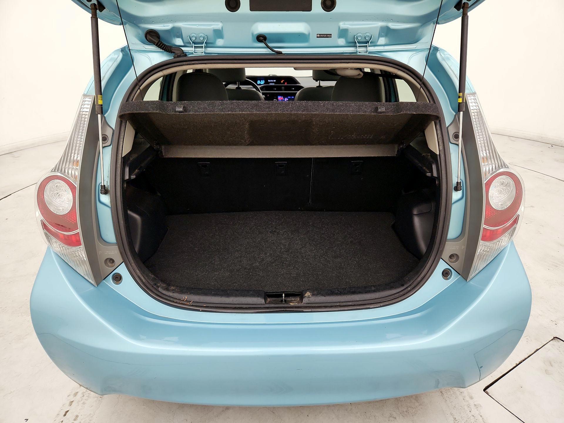 Thumbnail: 2014 Toyota Prius c - 20