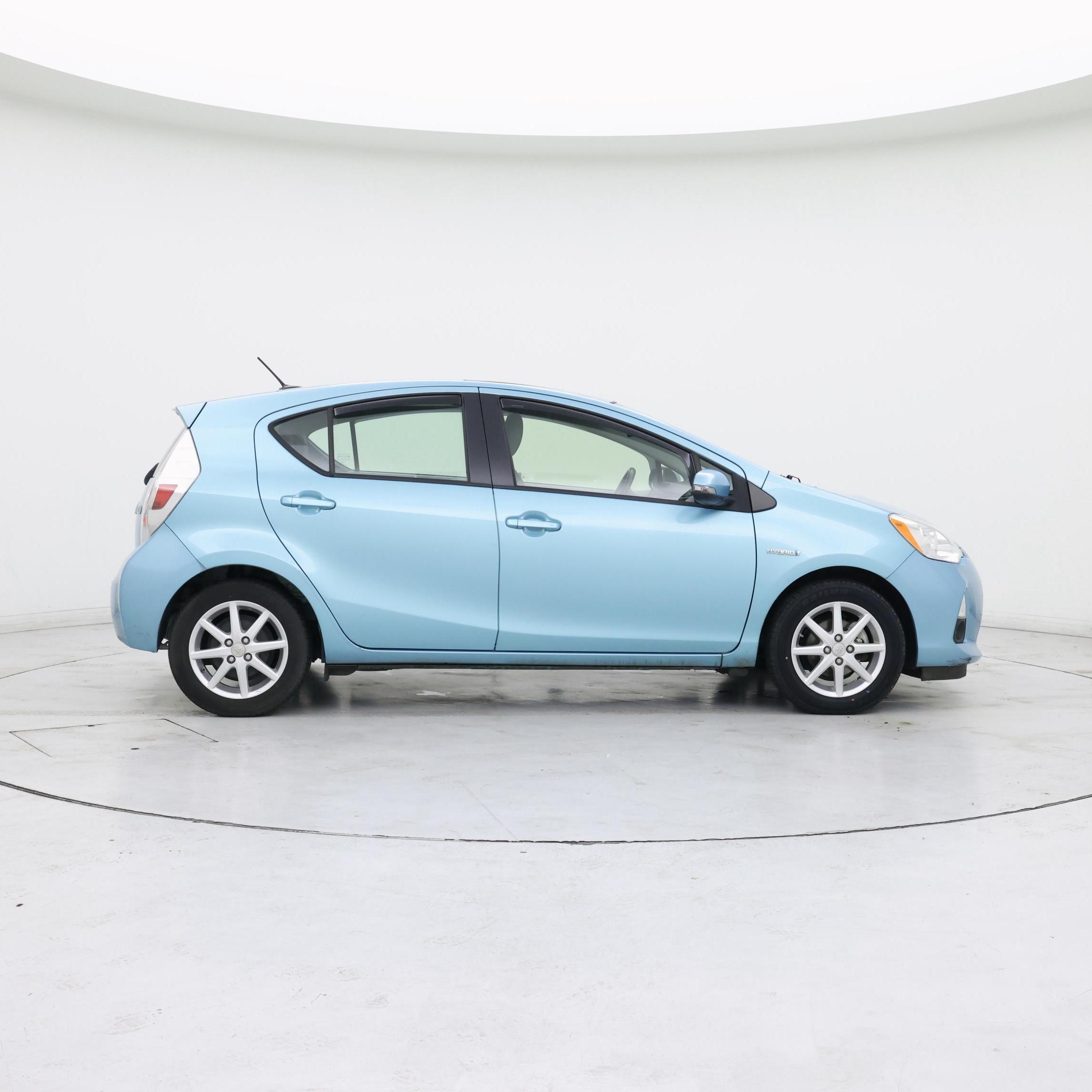 Thumbnail: 2014 Toyota Prius c - 7