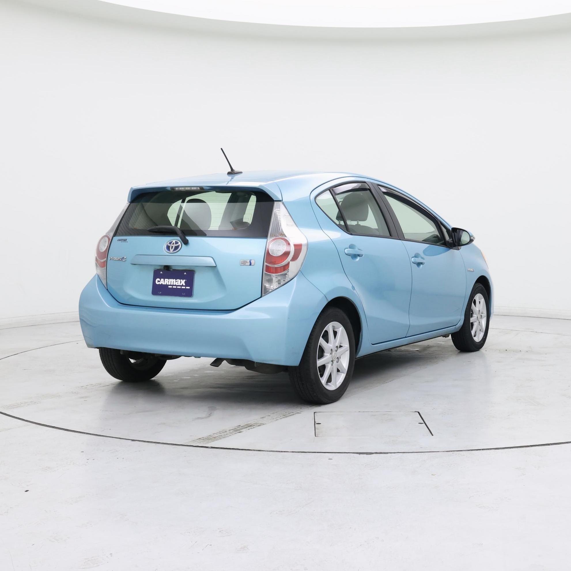 Thumbnail: 2014 Toyota Prius c - 8
