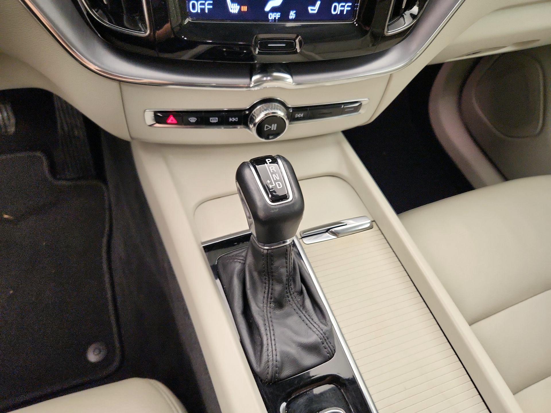 Thumbnail: 2021 Volvo XC60 - 18