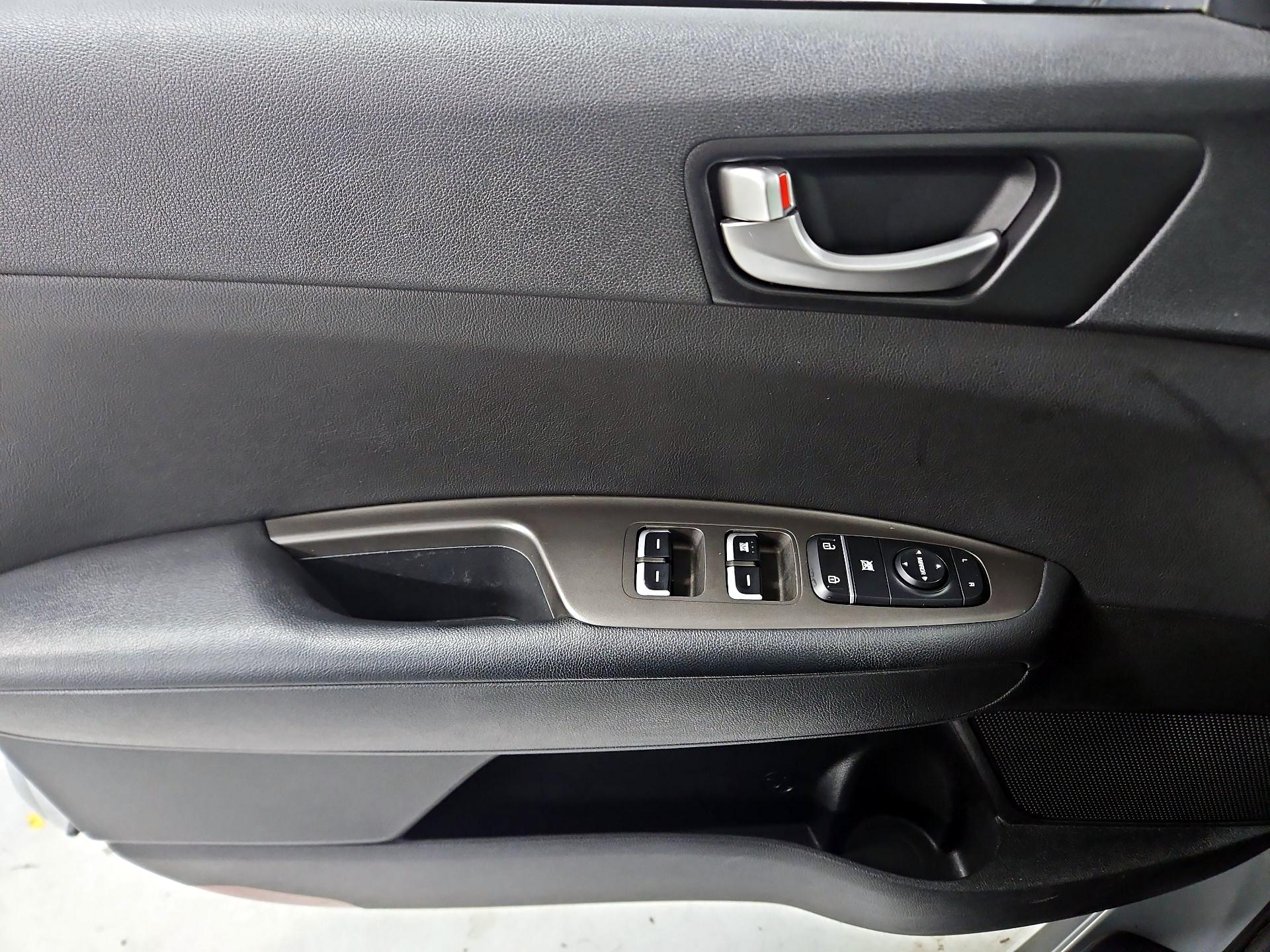 Thumbnail: 2019 Kia Optima - 12