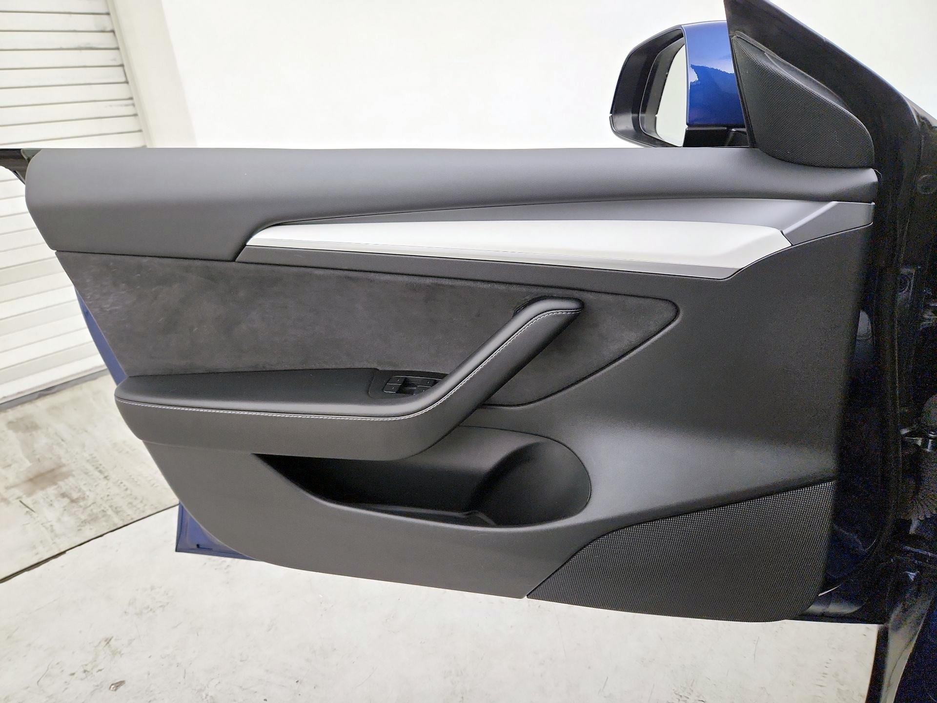 Thumbnail: 2022 Tesla Model 3 - 12