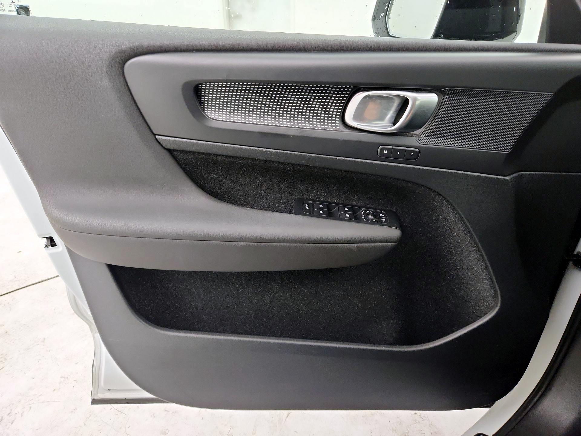 Thumbnail: 2020 Volvo XC40 - 12