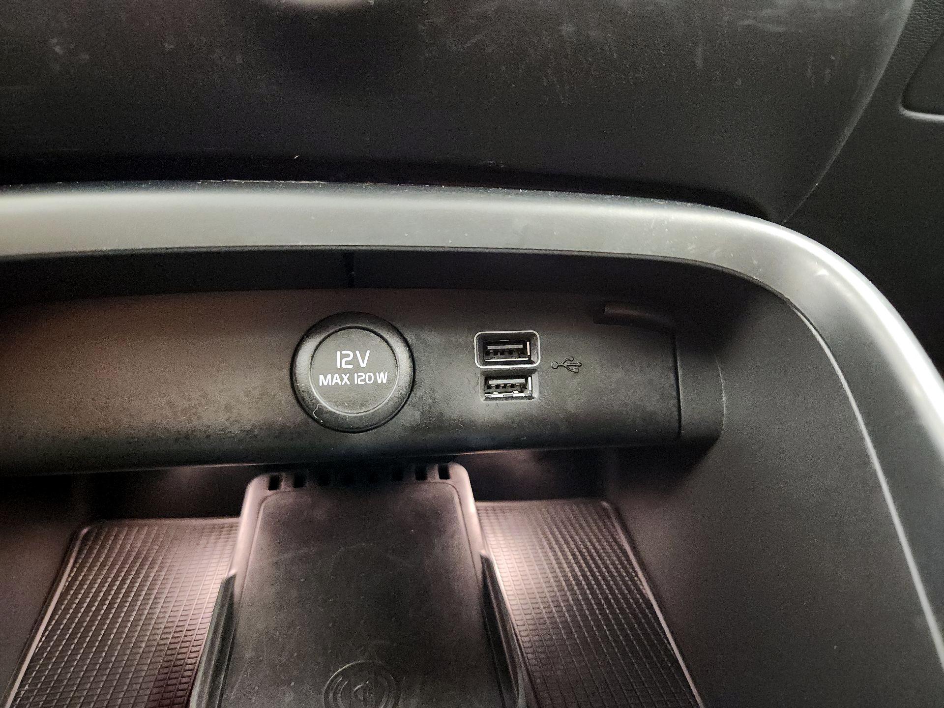 Thumbnail: 2020 Volvo XC40 - 18