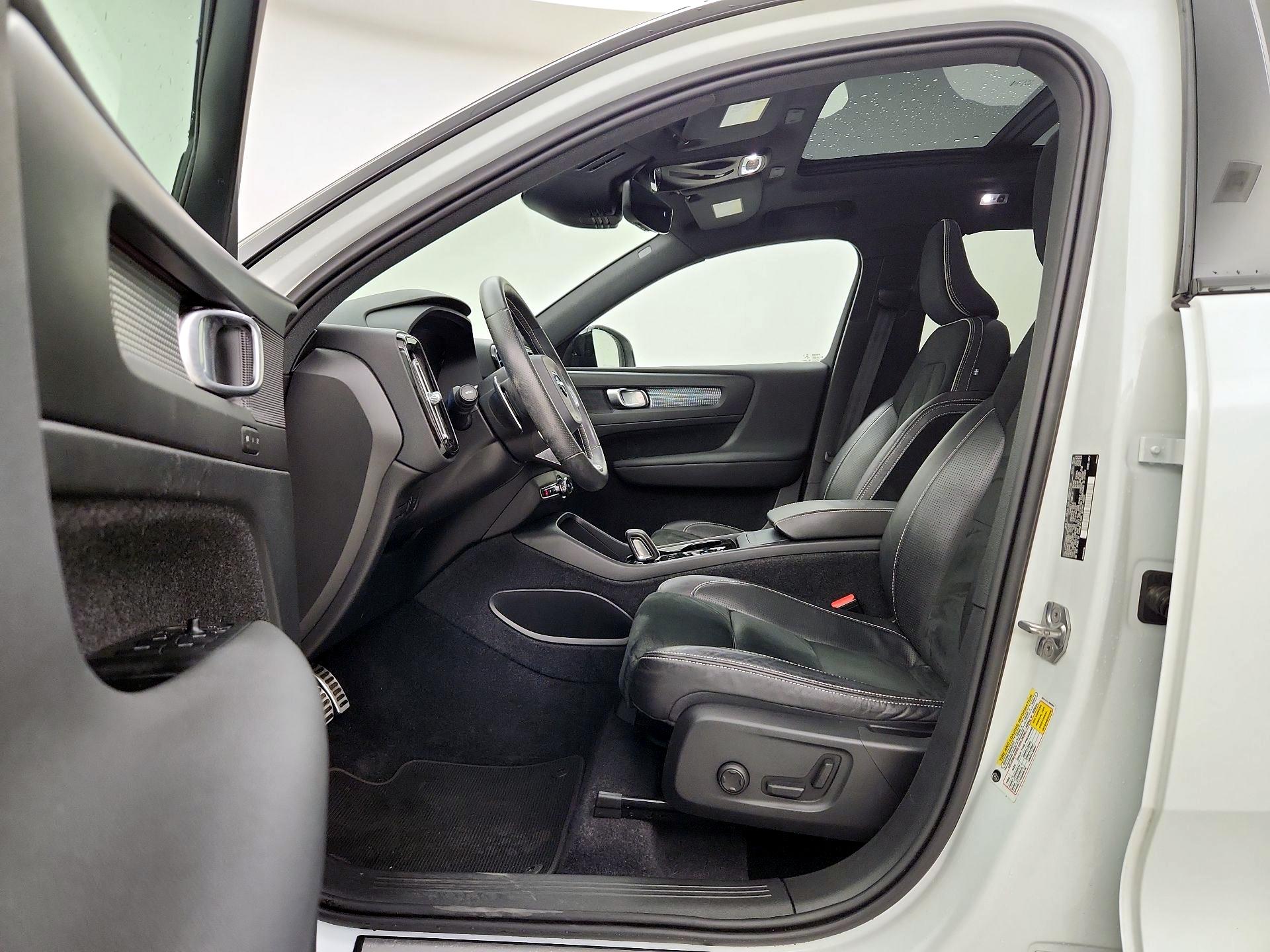 Thumbnail: 2020 Volvo XC40 - 19