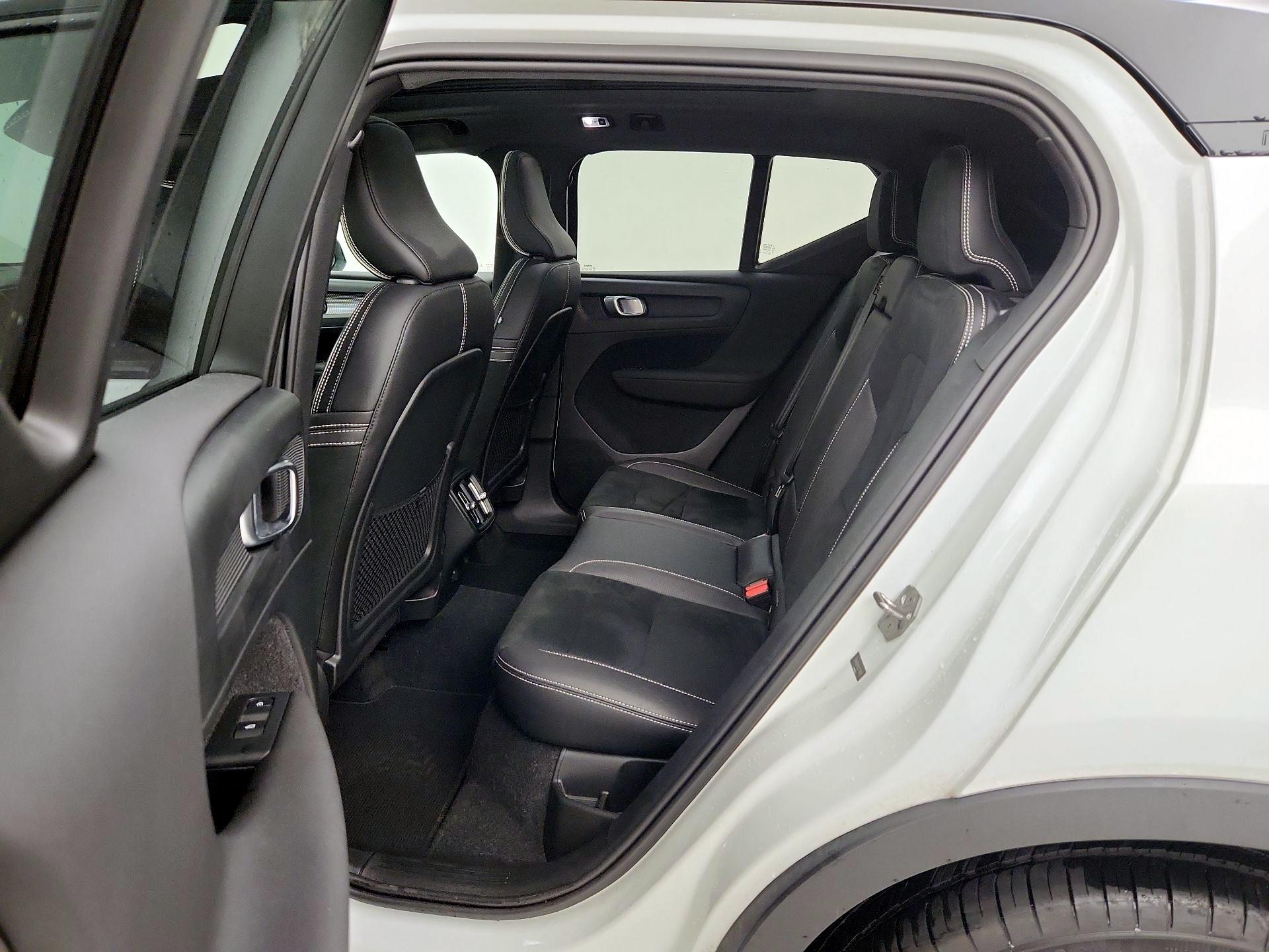 Thumbnail: 2020 Volvo XC40 - 20