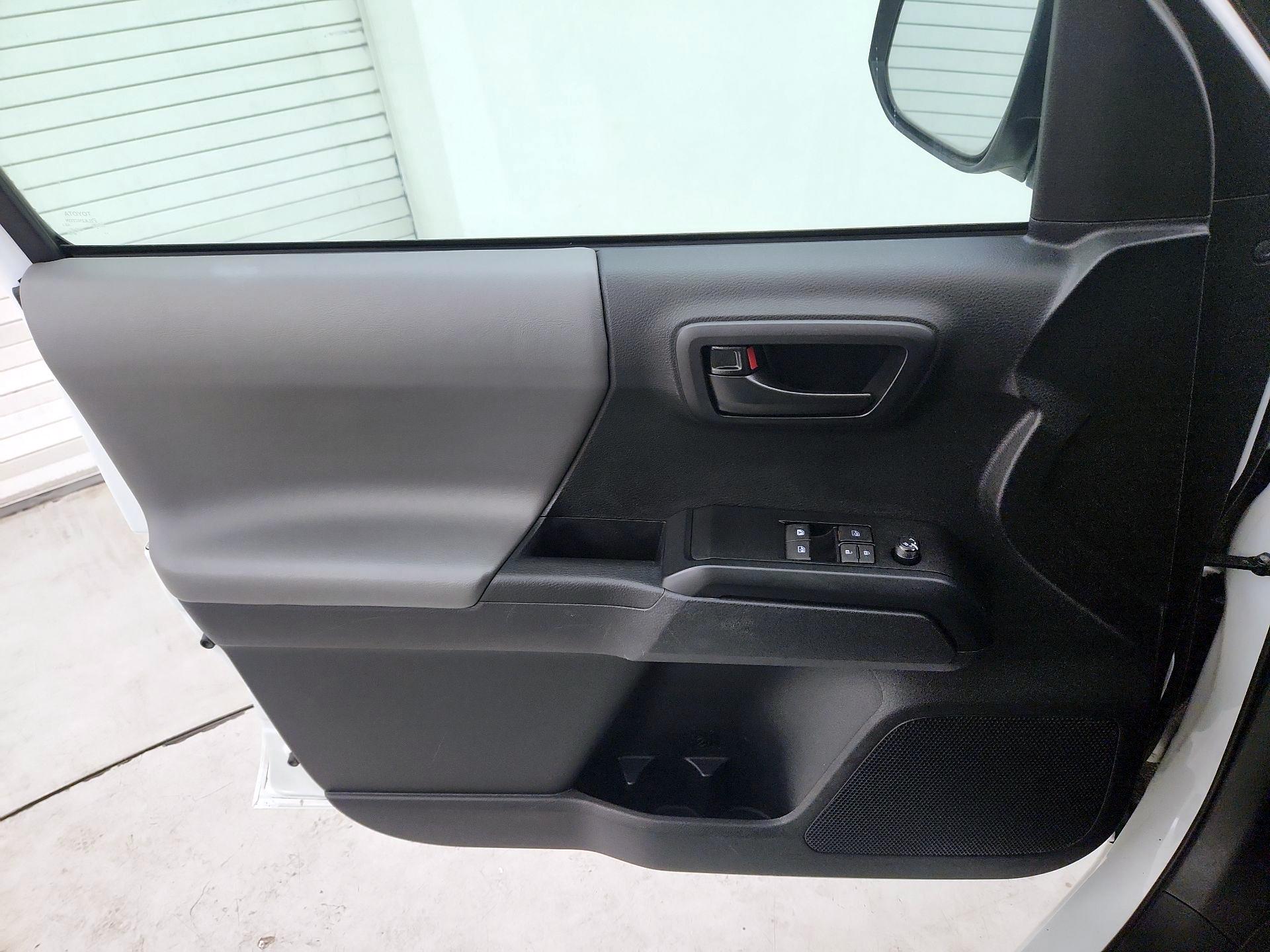 Thumbnail: 2020 Toyota Tacoma - 12