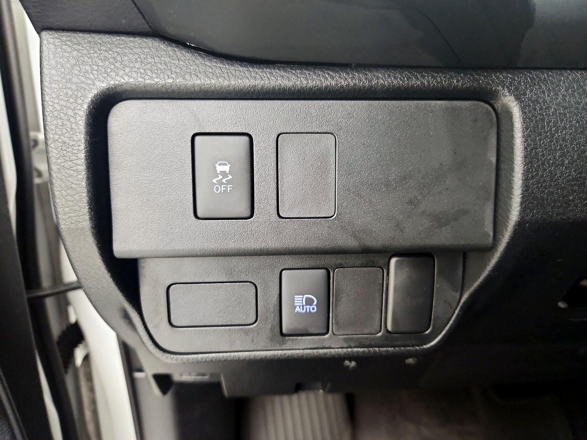 Thumbnail: 2020 Toyota Tacoma - 13