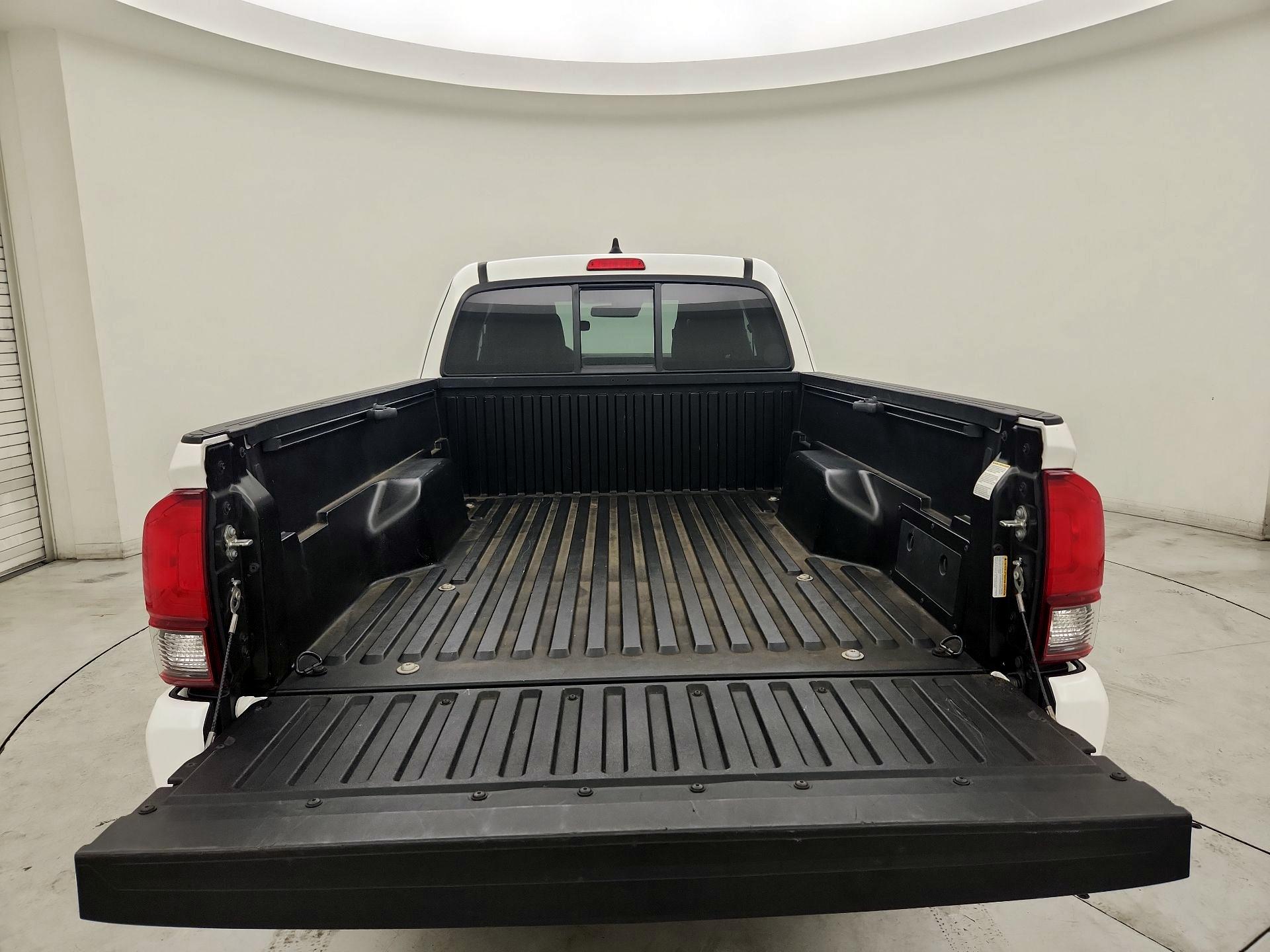 Thumbnail: 2020 Toyota Tacoma - 20