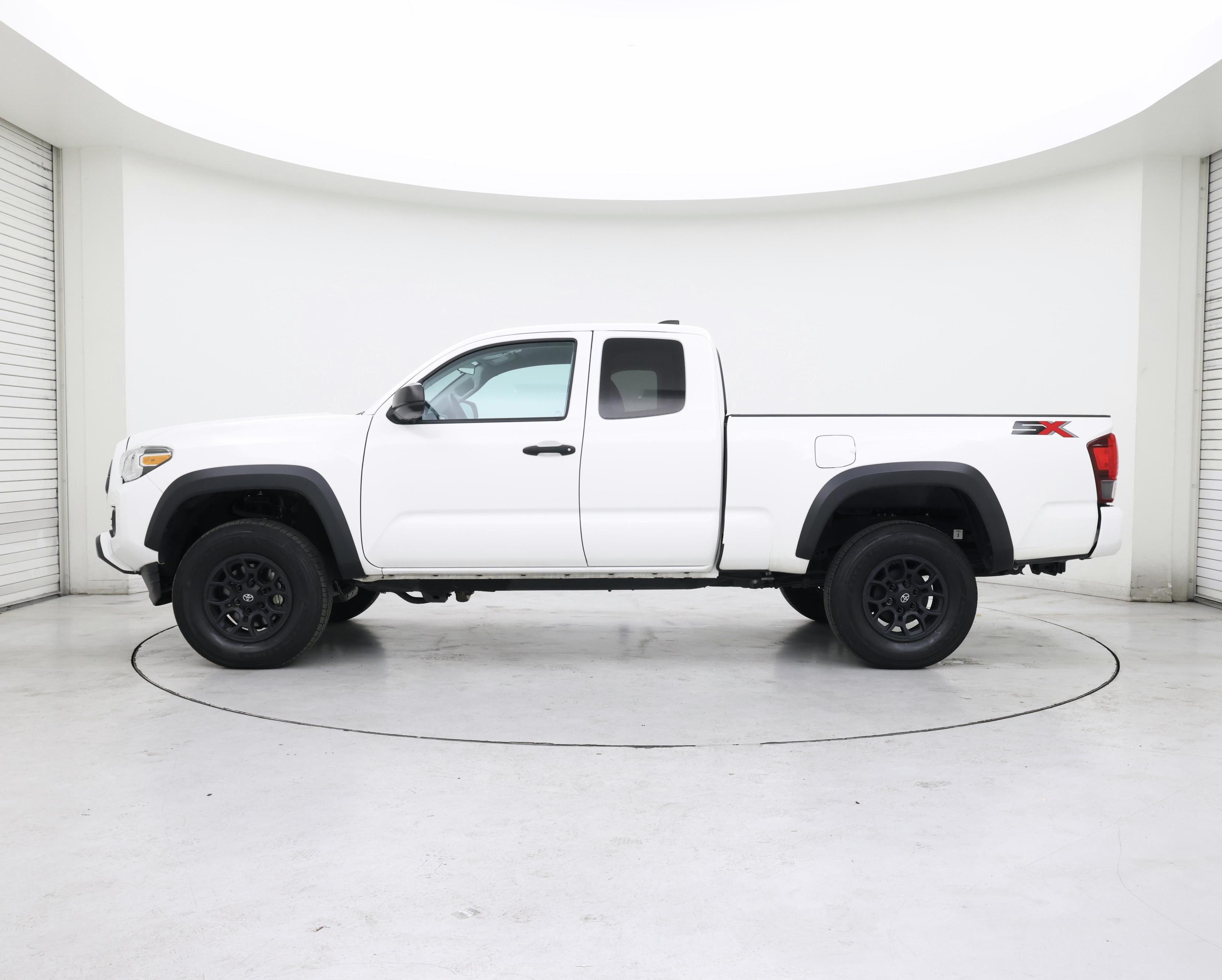 Thumbnail: 2020 Toyota Tacoma - 3