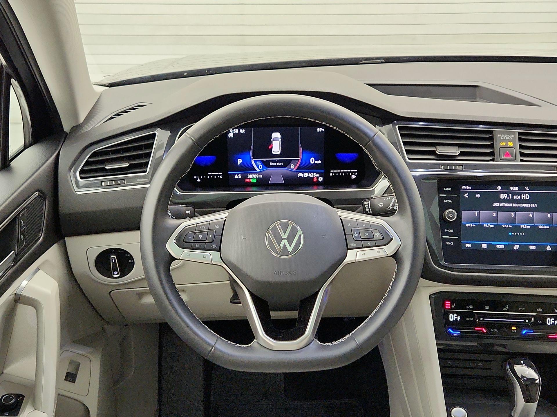 Thumbnail: 2022 Volkswagen Tiguan - 10