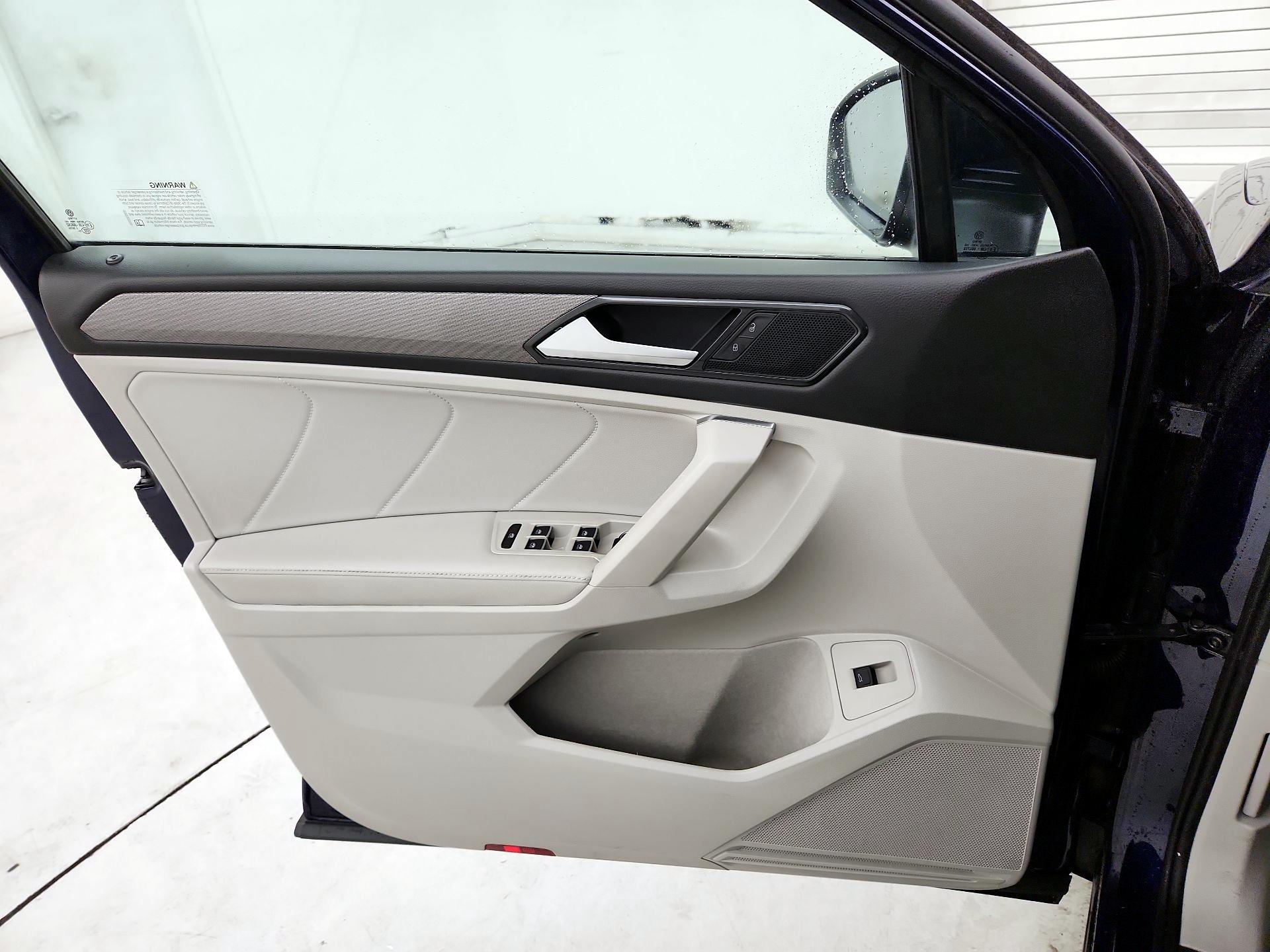 Thumbnail: 2022 Volkswagen Tiguan - 12