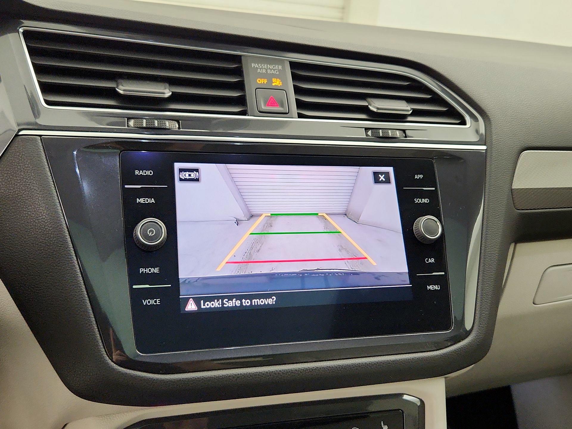 Thumbnail: 2022 Volkswagen Tiguan - 14