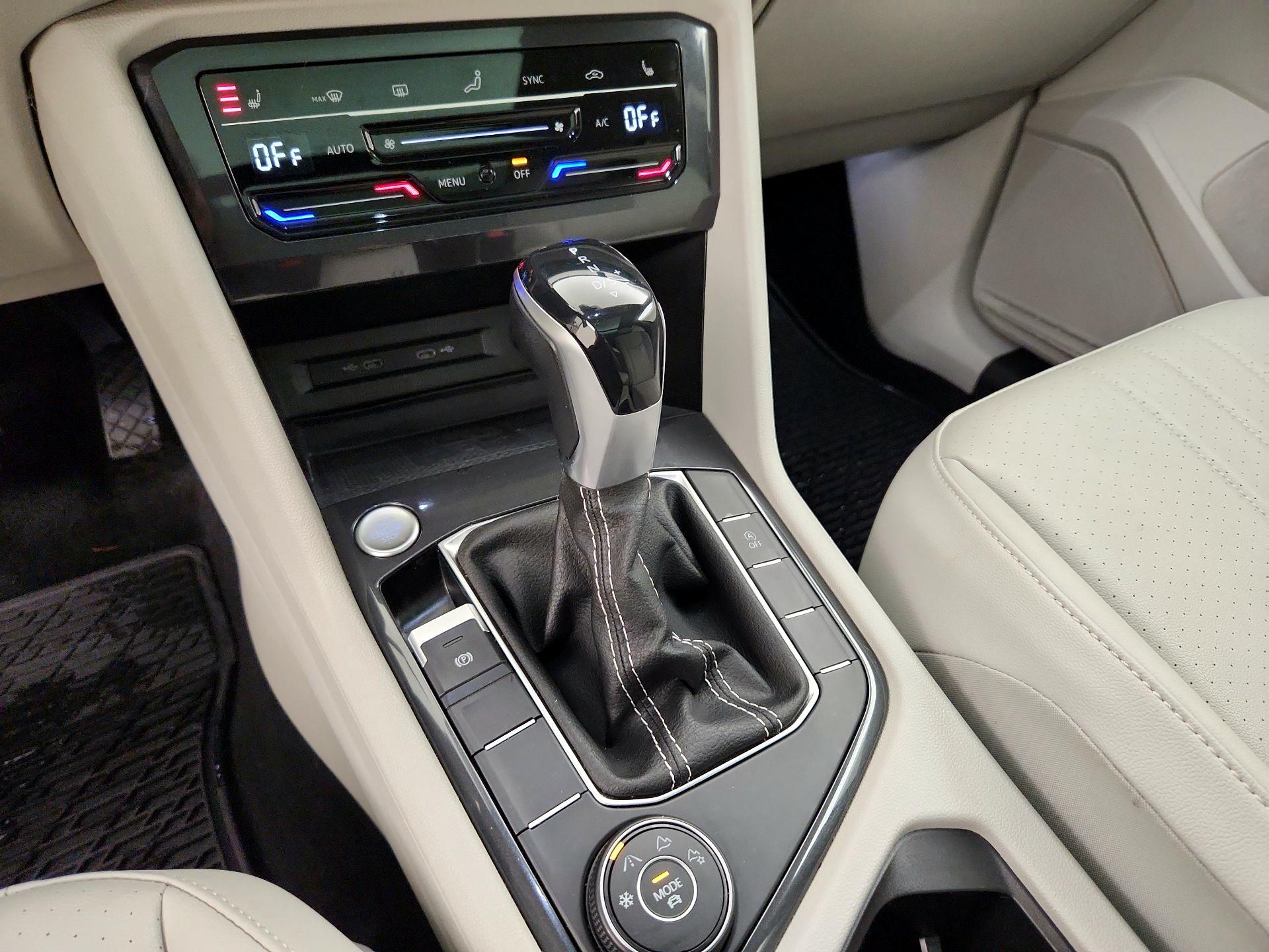 Thumbnail: 2022 Volkswagen Tiguan - 17