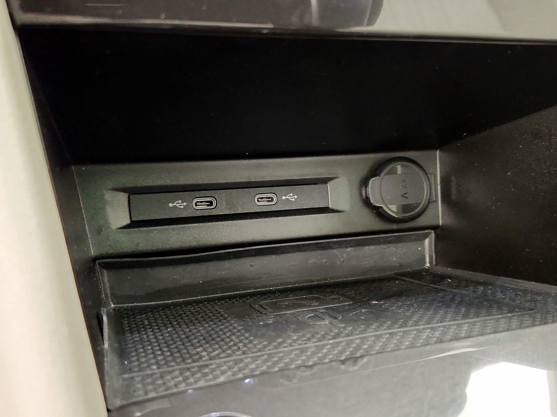 Thumbnail: 2022 Volkswagen Tiguan - 18